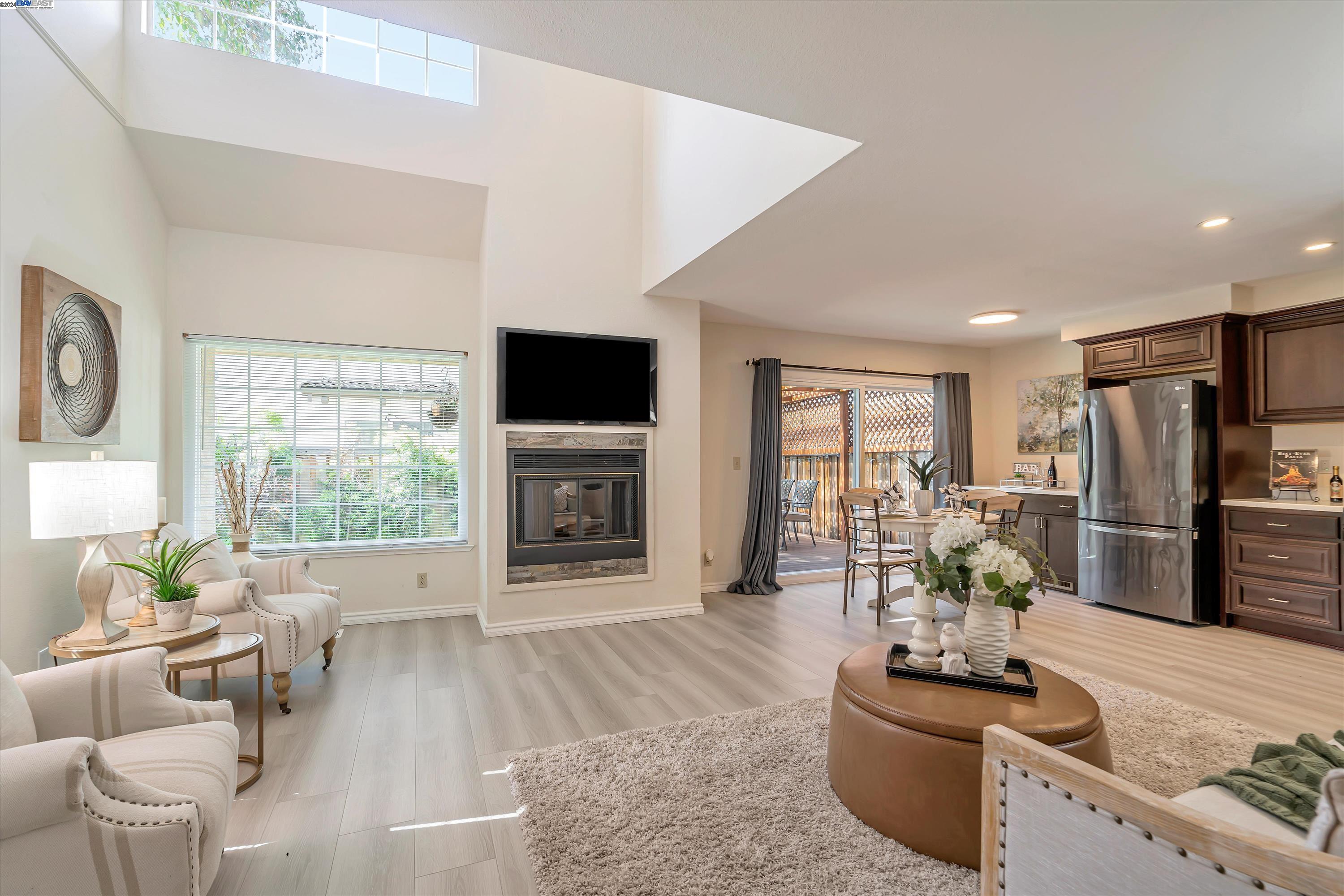 Detail Gallery Image 4 of 39 For 23 Sea Crest Ter, Fremont,  CA 94536 - 2 Beds | 2/1 Baths