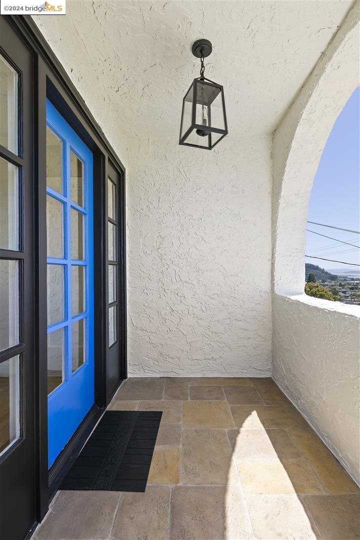Detail Gallery Image 3 of 51 For 7406 Stockton Ave, El Cerrito,  CA 94530 - 3 Beds | 2 Baths