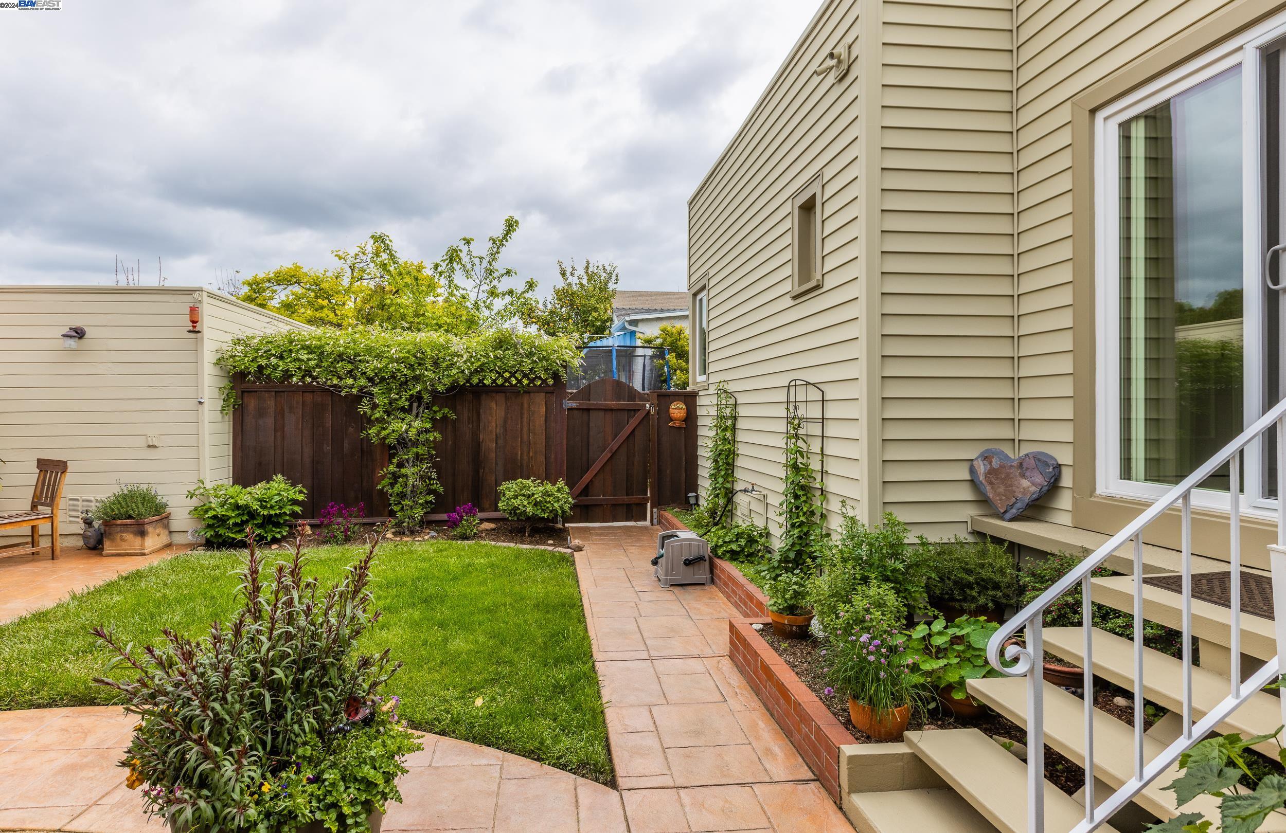 Detail Gallery Image 18 of 27 For 274 Belleview Dr, San Leandro,  CA 94577 - 3 Beds | 1 Baths