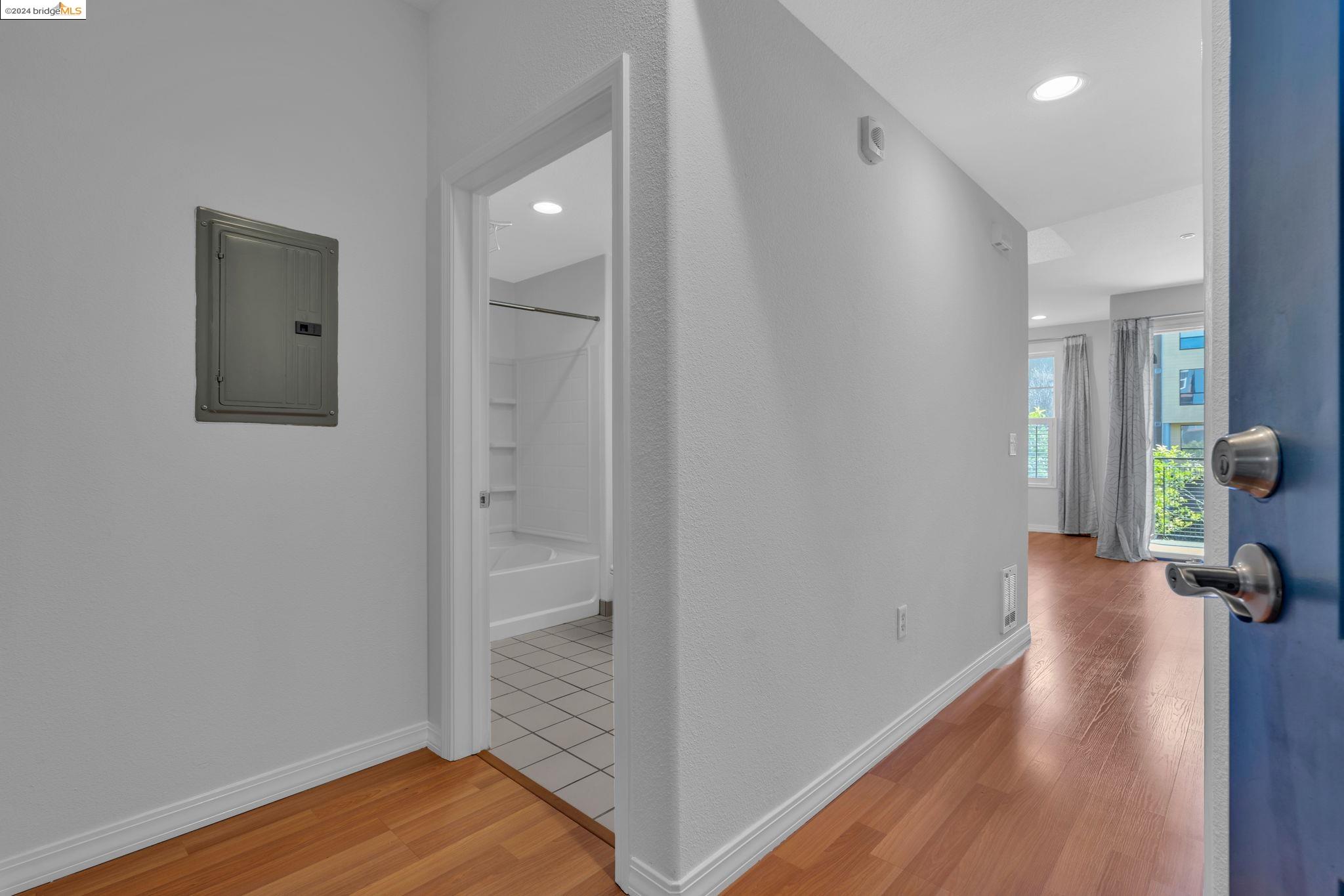 Detail Gallery Image 3 of 20 For 1121 40th St #4202,  Emeryville,  CA 94608 - 1 Beds | 1 Baths