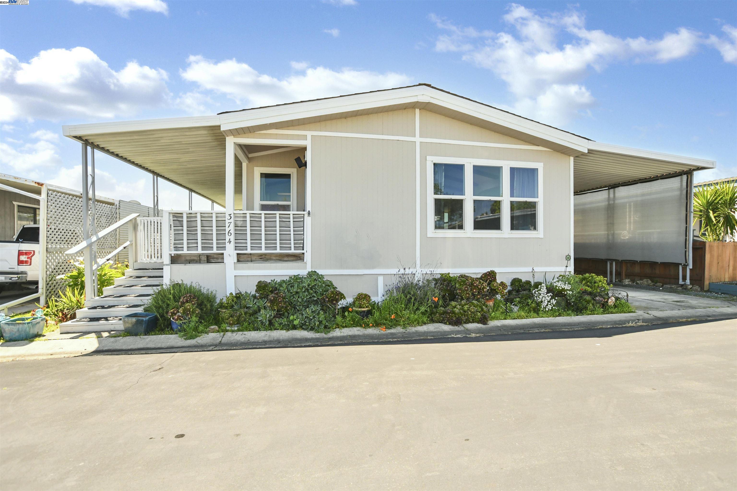 Detail Gallery Image 1 of 29 For 3764 Porter Cir, Bethel Island,  CA 94511 - 2 Beds | 2 Baths