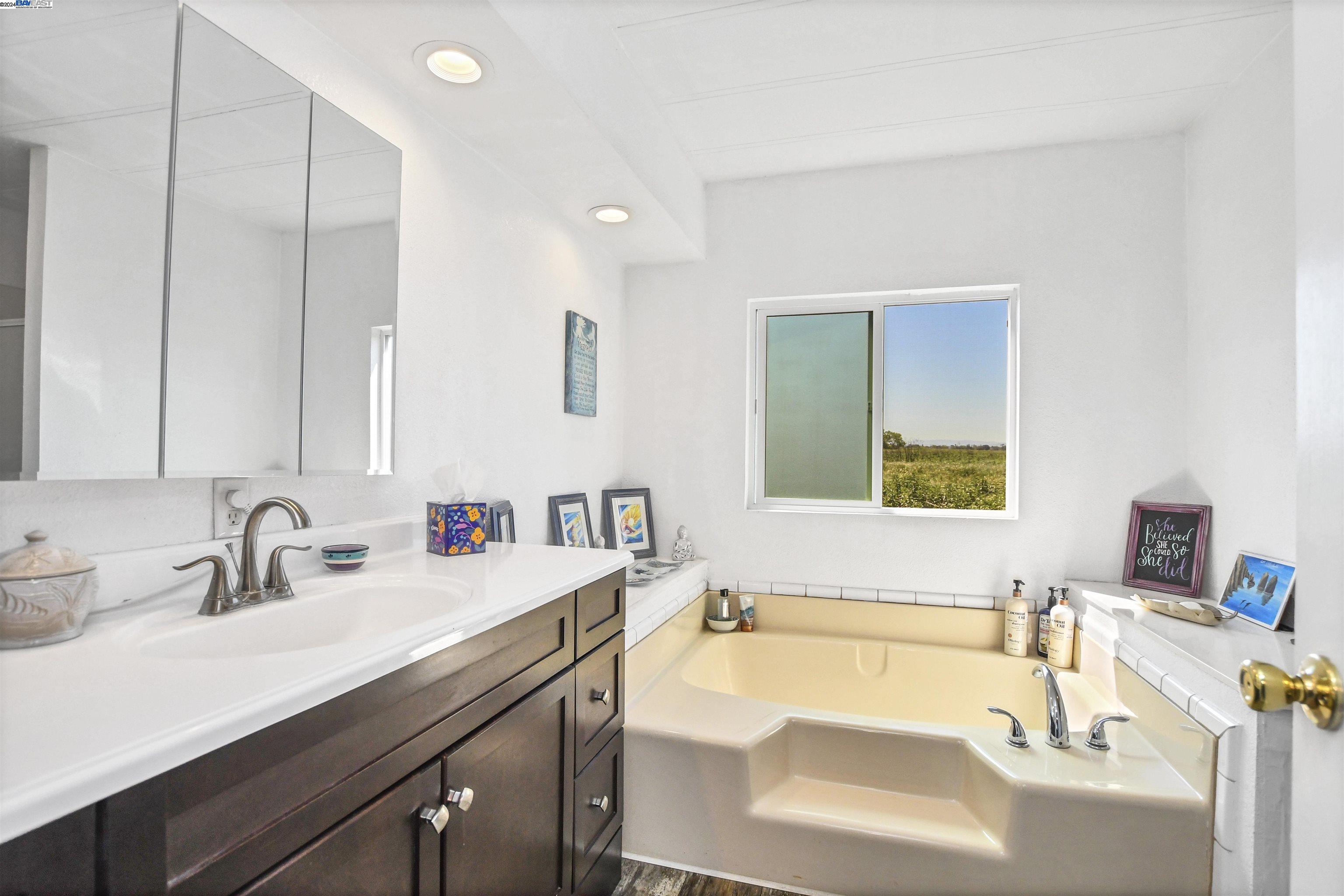 Detail Gallery Image 17 of 29 For 3764 Porter Cir, Bethel Island,  CA 94511 - 2 Beds | 2 Baths