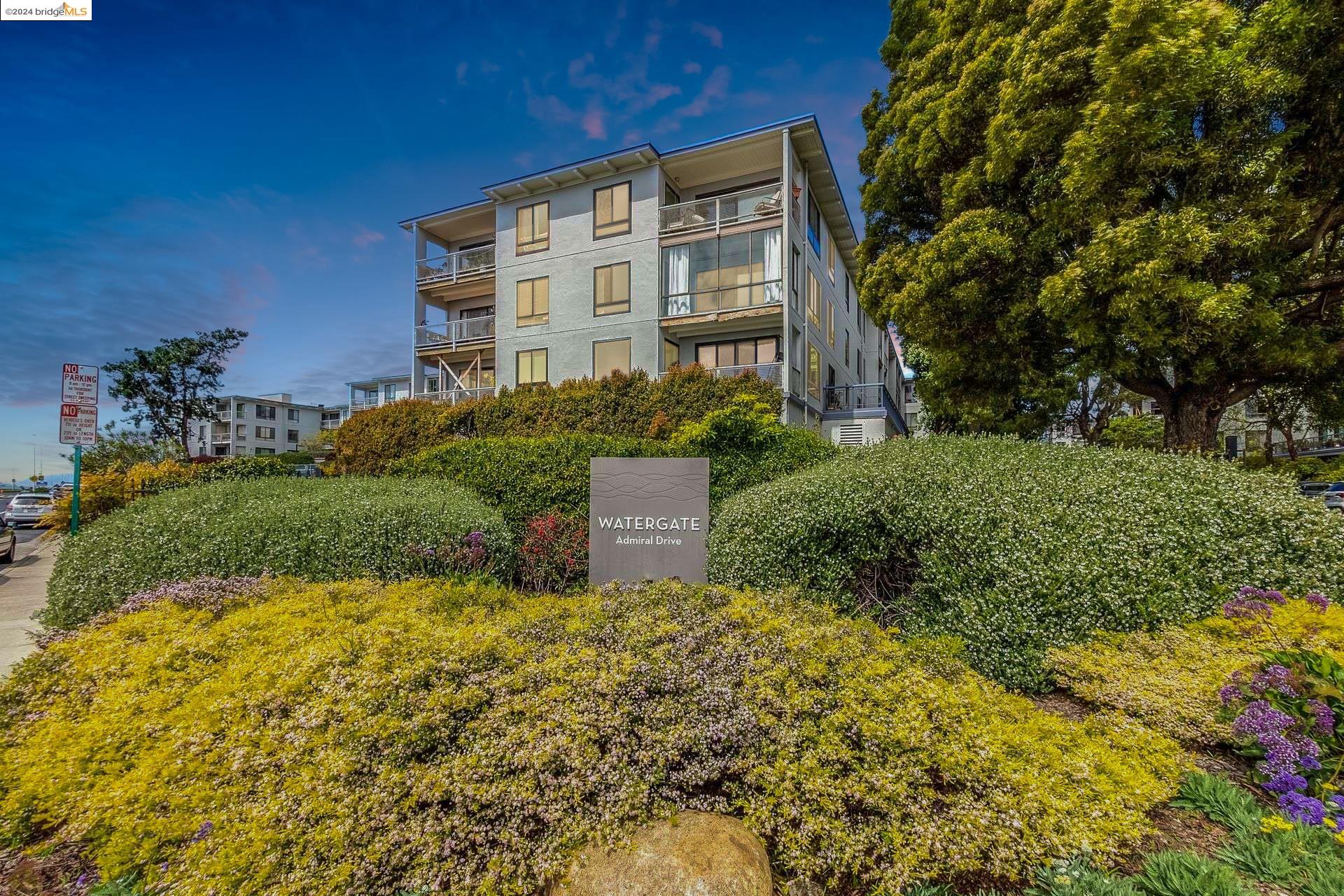 Detail Gallery Image 1 of 26 For 3 Admiral Dr #F370,  Emeryville,  CA 94608 - 1 Beds | 1 Baths