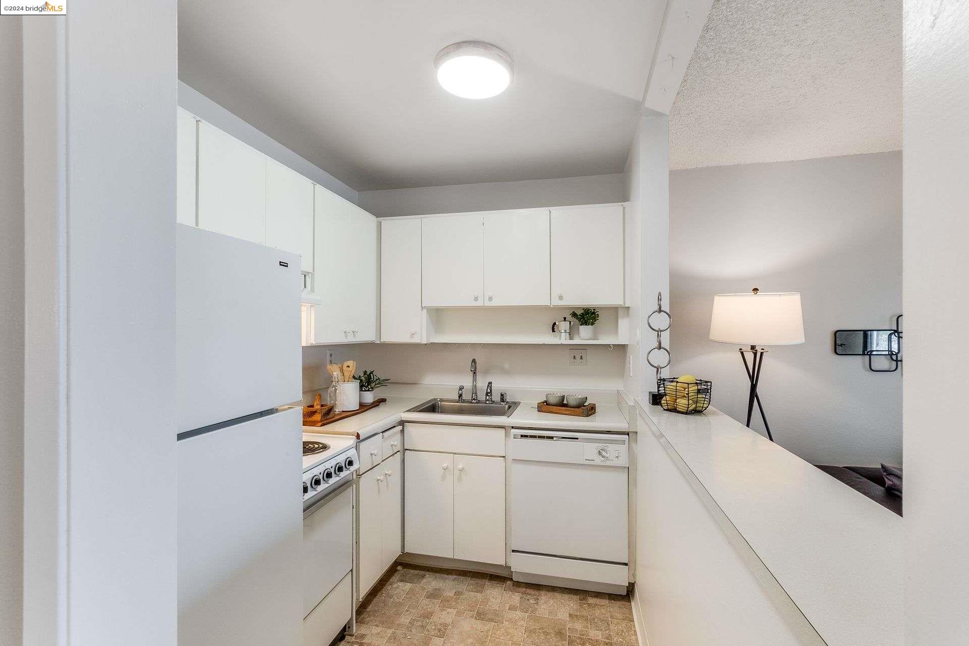 Detail Gallery Image 11 of 26 For 3 Admiral Dr #F370,  Emeryville,  CA 94608 - 1 Beds | 1 Baths