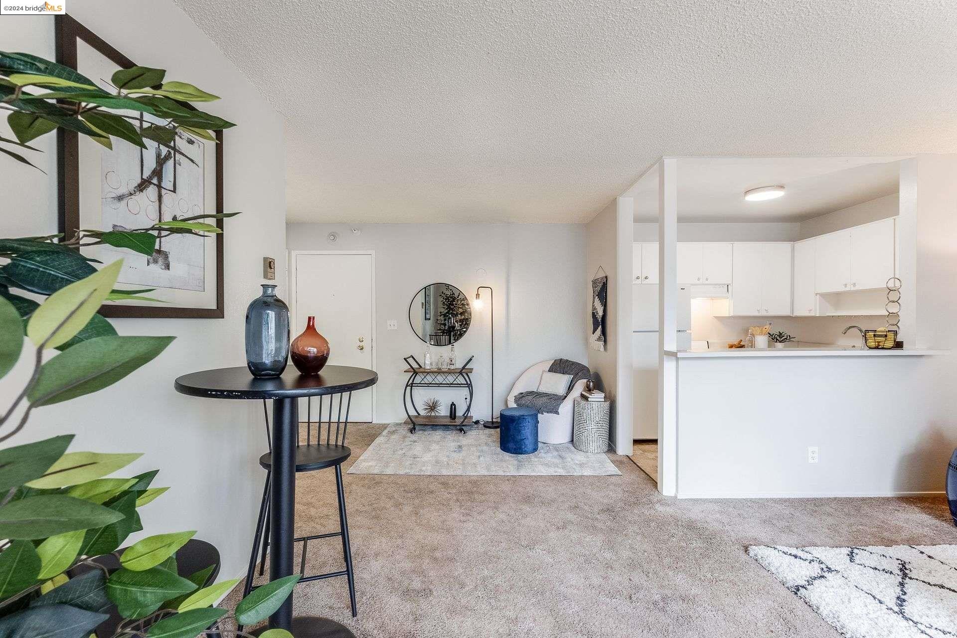 Detail Gallery Image 5 of 26 For 3 Admiral Dr #F370,  Emeryville,  CA 94608 - 1 Beds | 1 Baths