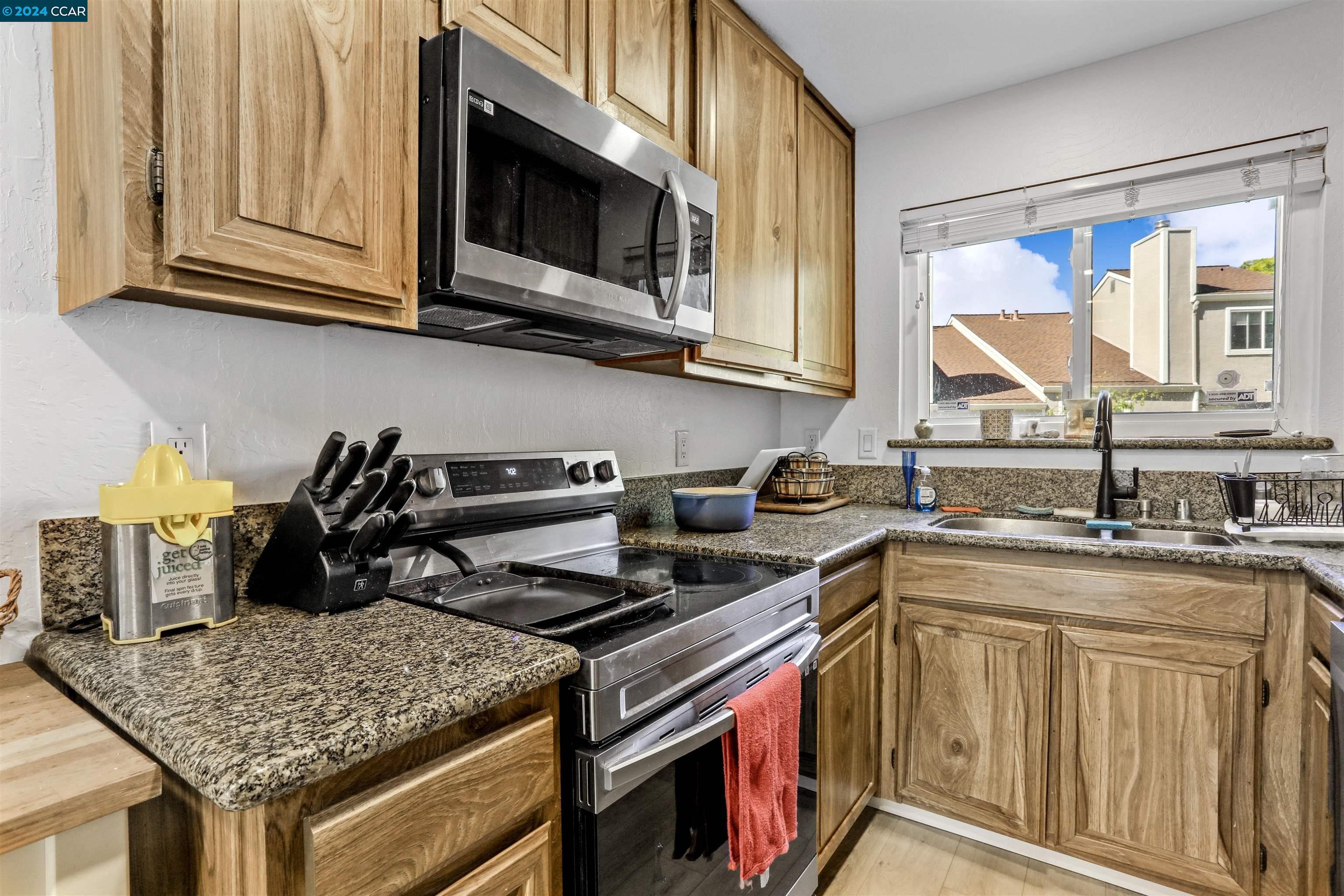 Detail Gallery Image 6 of 21 For 416 Camelback Rd, Pleasant Hill,  CA 94523 - 3 Beds | 2/1 Baths