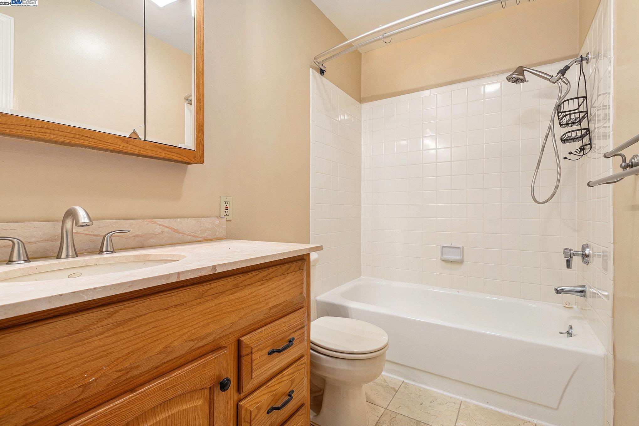 Detail Gallery Image 19 of 32 For 2917 Macarthur Blvd. 3b,  Oakland,  CA 94602-3267 - 1 Beds | 1/1 Baths