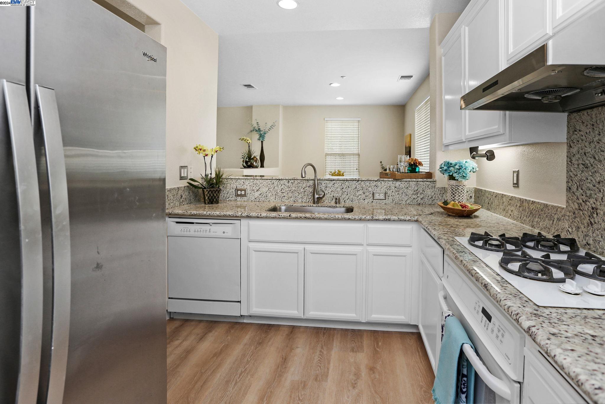 Detail Gallery Image 11 of 32 For 4174 Glenwood Ter #1,  Union City,  CA 94587 - 2 Beds | 2/1 Baths