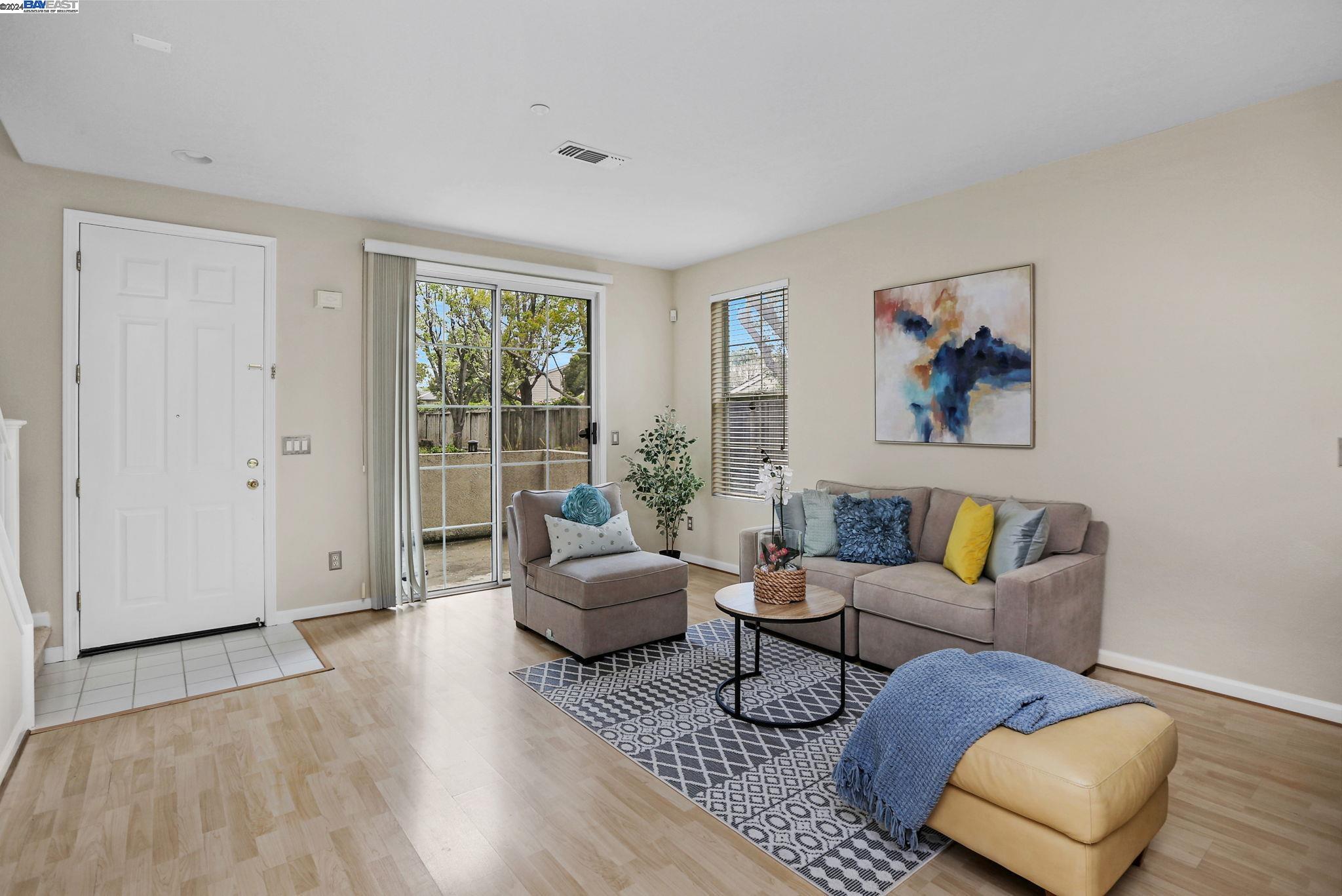 Detail Gallery Image 3 of 32 For 4174 Glenwood Ter #1,  Union City,  CA 94587 - 2 Beds | 2/1 Baths