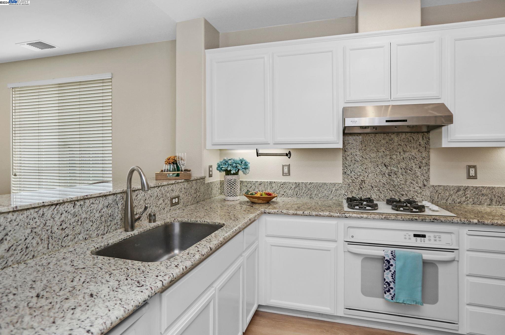 Detail Gallery Image 8 of 32 For 4174 Glenwood Ter #1,  Union City,  CA 94587 - 2 Beds | 2/1 Baths