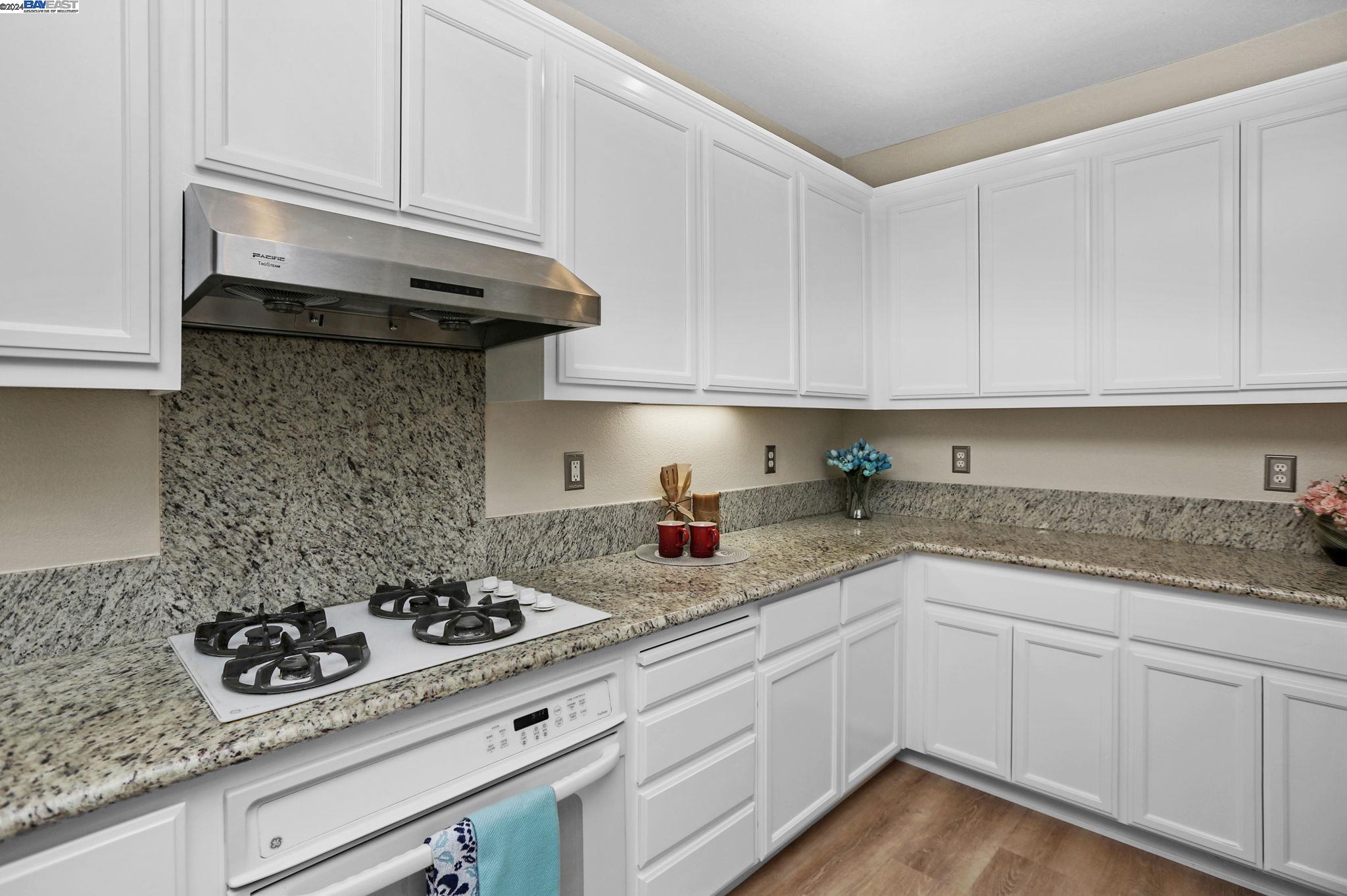 Detail Gallery Image 9 of 32 For 4174 Glenwood Ter #1,  Union City,  CA 94587 - 2 Beds | 2/1 Baths