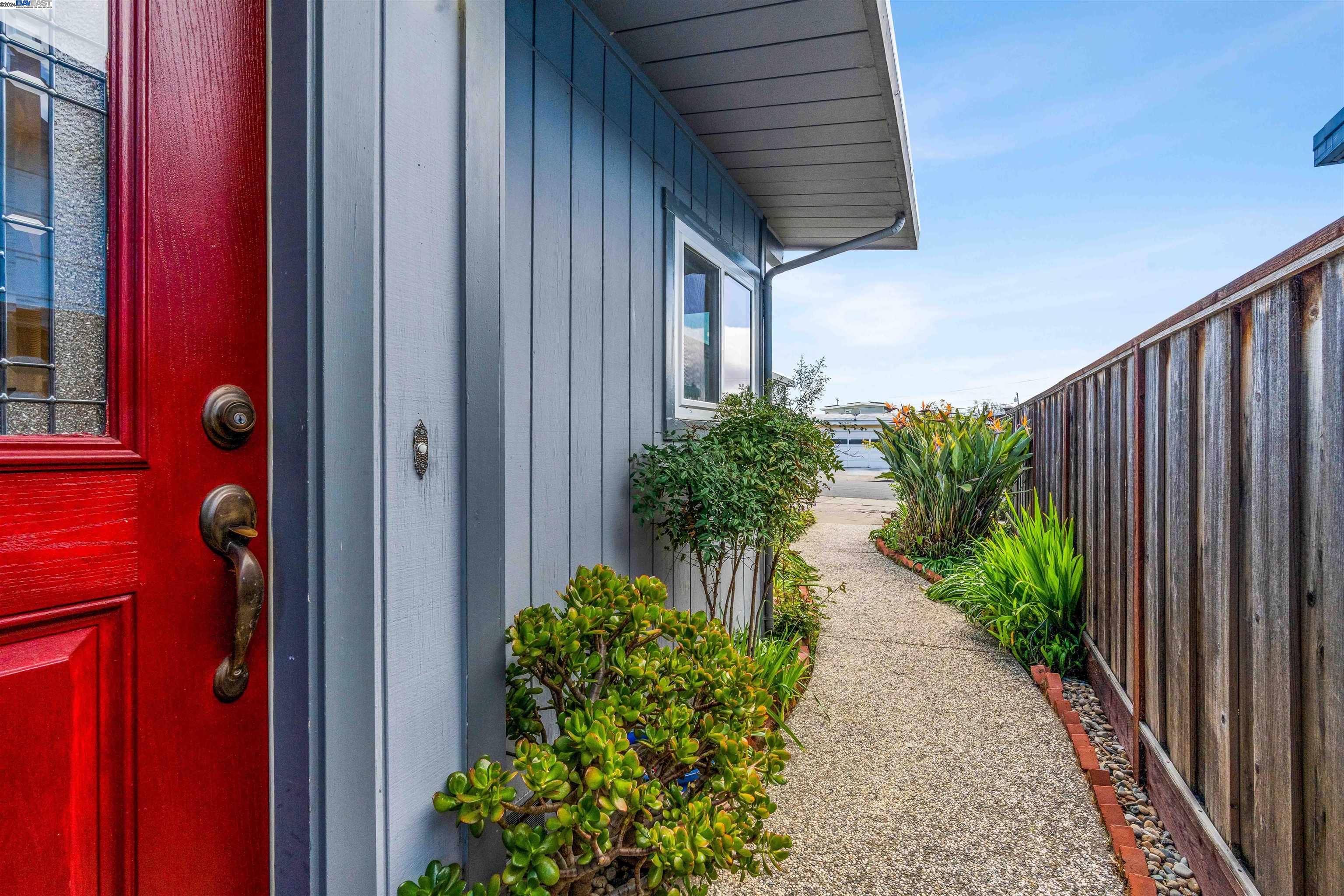 Detail Gallery Image 6 of 48 For 2043 Polk Ave, San Mateo,  CA 94403 - 3 Beds | 1/1 Baths