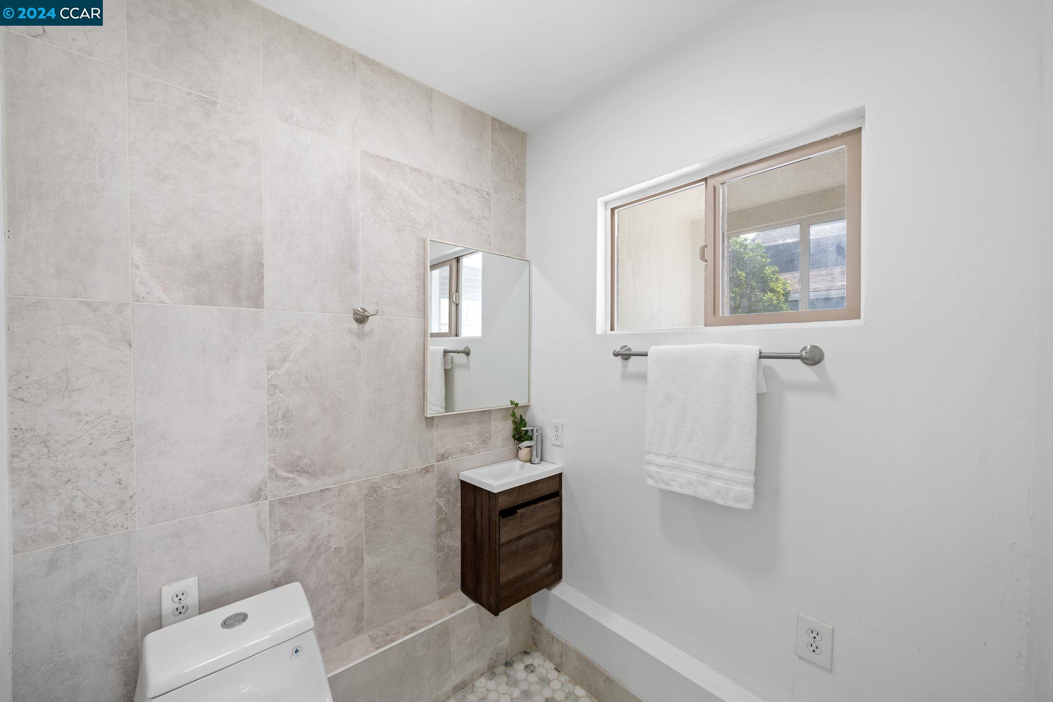Detail Gallery Image 29 of 35 For 1646 11th Ave, Oakland,  CA 94606 - – Beds | – Baths