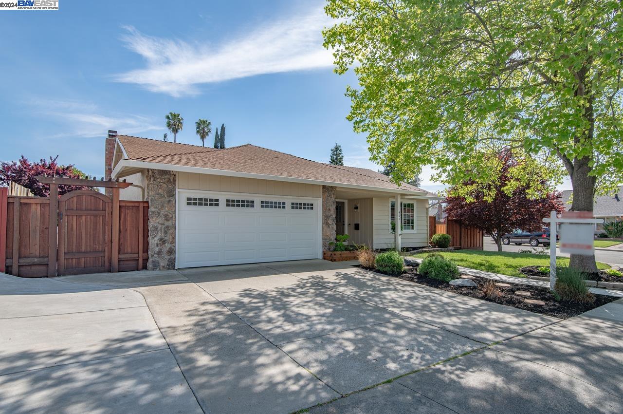 Photo of 417 Hanover St, Livermore, CA 94551