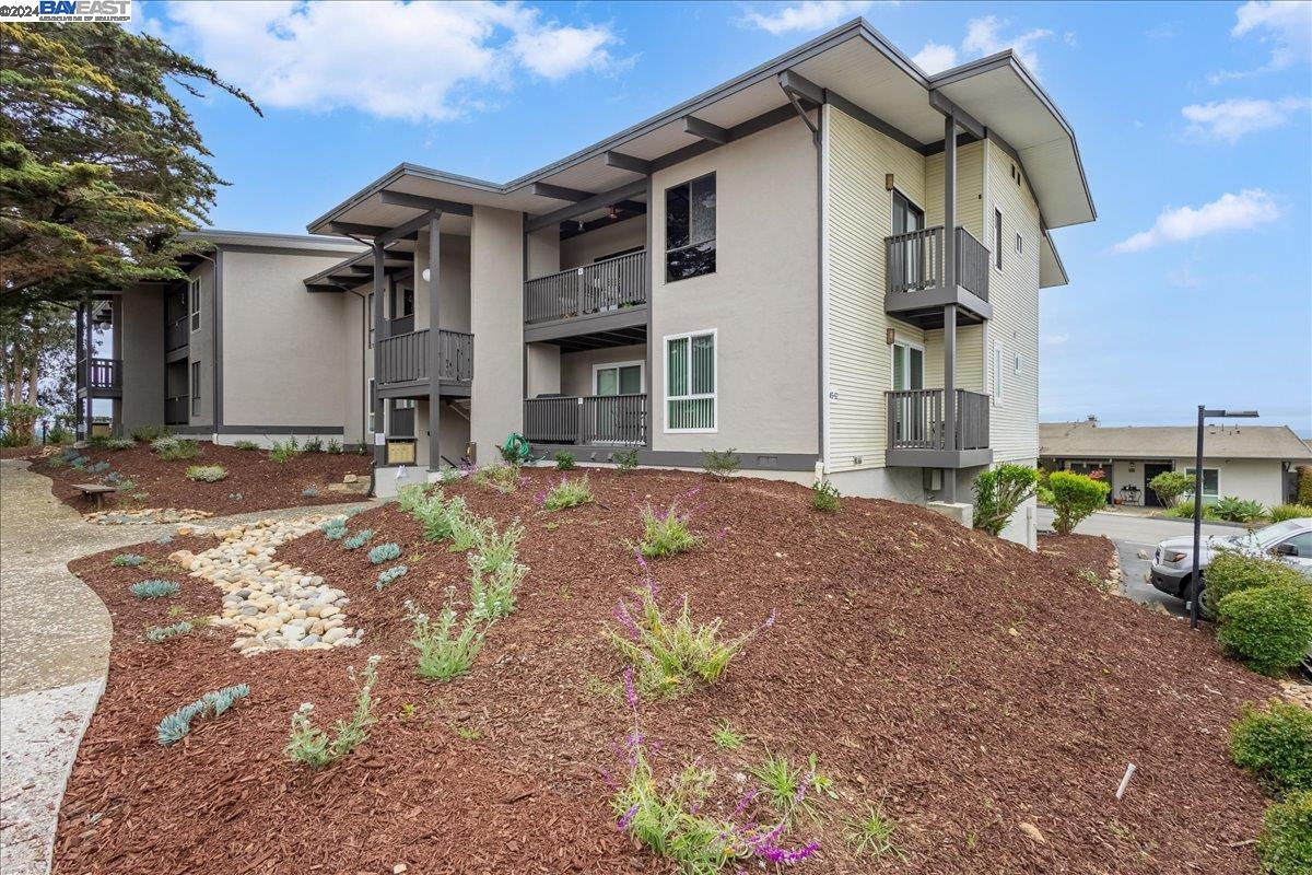 Detail Gallery Image 1 of 44 For 19100 Crest Ave #51,  Castro Valley,  CA 94546 - 2 Beds | 2 Baths