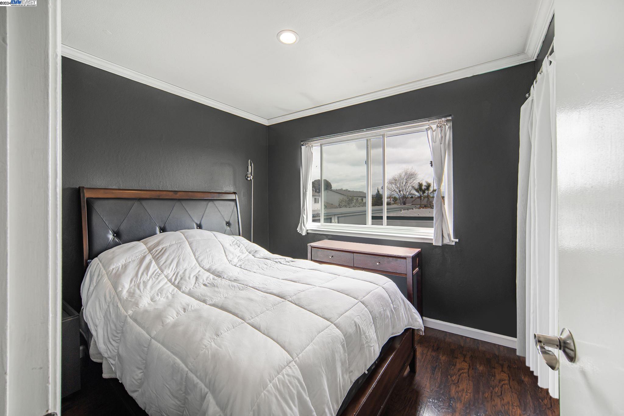Detail Gallery Image 9 of 23 For 4536 via Madrid, Union City,  CA 94587 - 4 Beds | 2/1 Baths