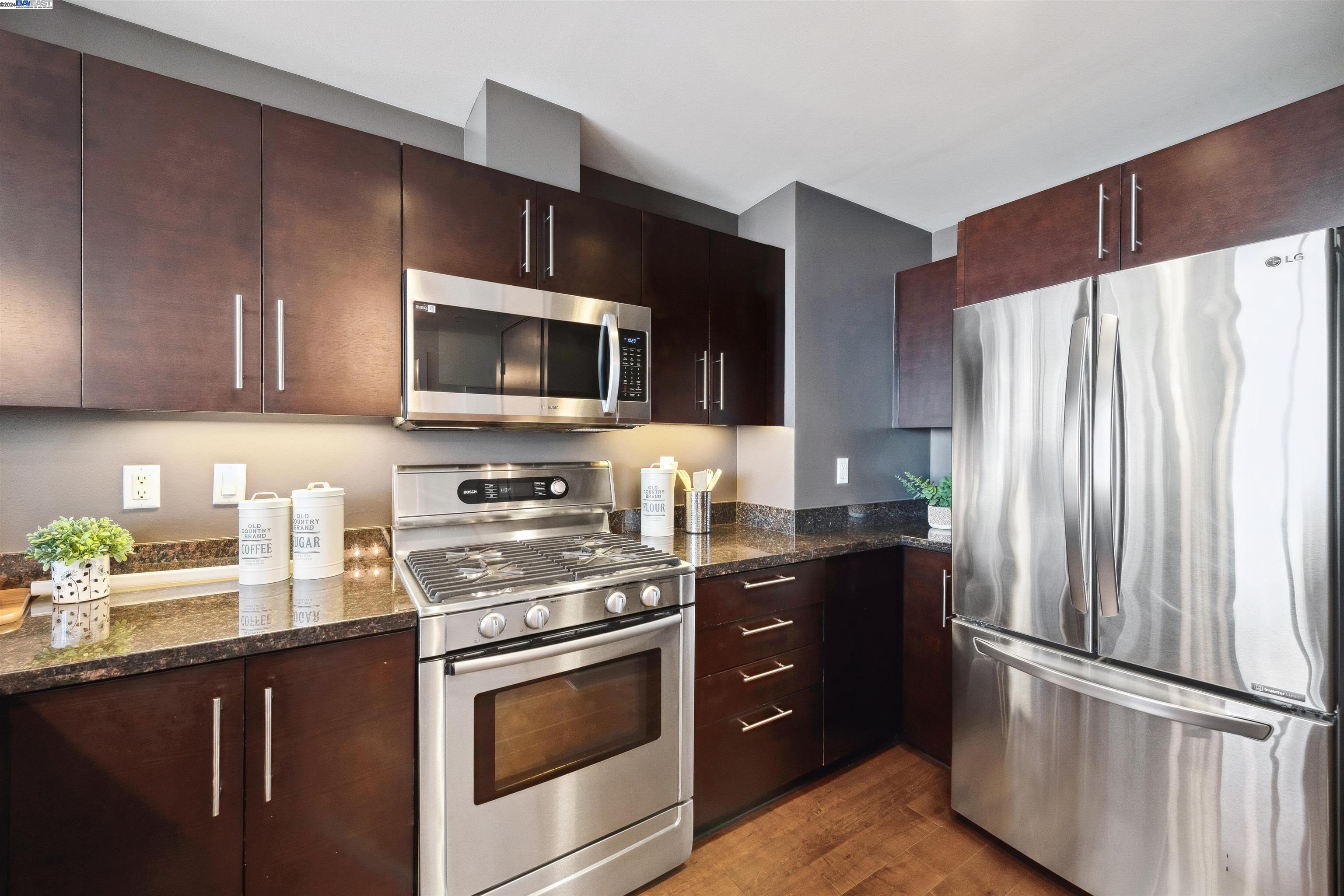Detail Gallery Image 8 of 52 For 222 Broadway #604,  Oakland,  CA 94607 - 2 Beds | 2 Baths