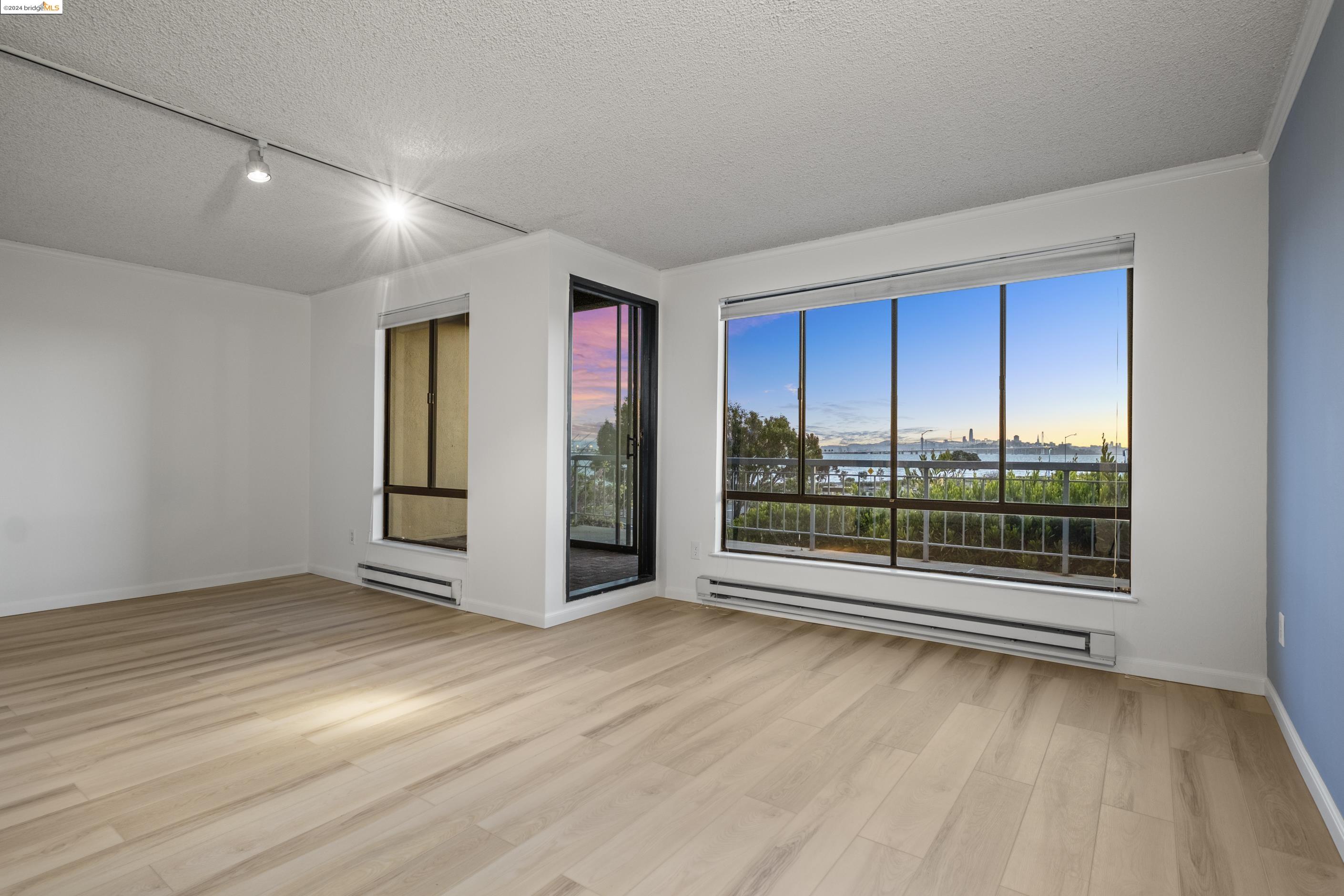 Detail Gallery Image 2 of 44 For 4 Anchor Drive #F240,  Emeryville,  CA 94608-1557 - 0 Beds | 1 Baths