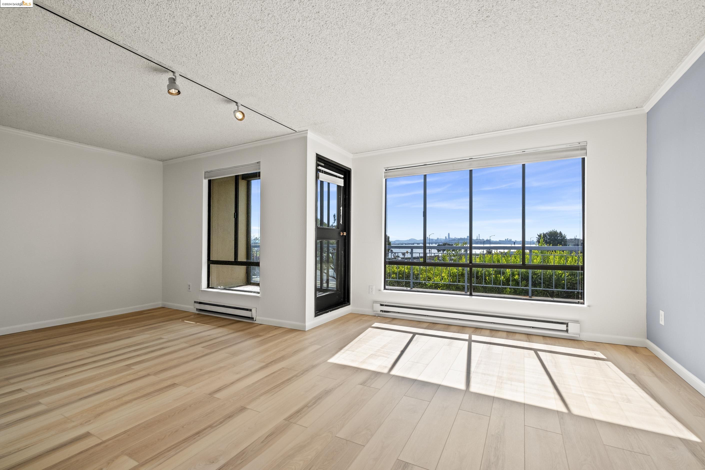 Detail Gallery Image 3 of 44 For 4 Anchor Drive #F240,  Emeryville,  CA 94608-1557 - 0 Beds | 1 Baths