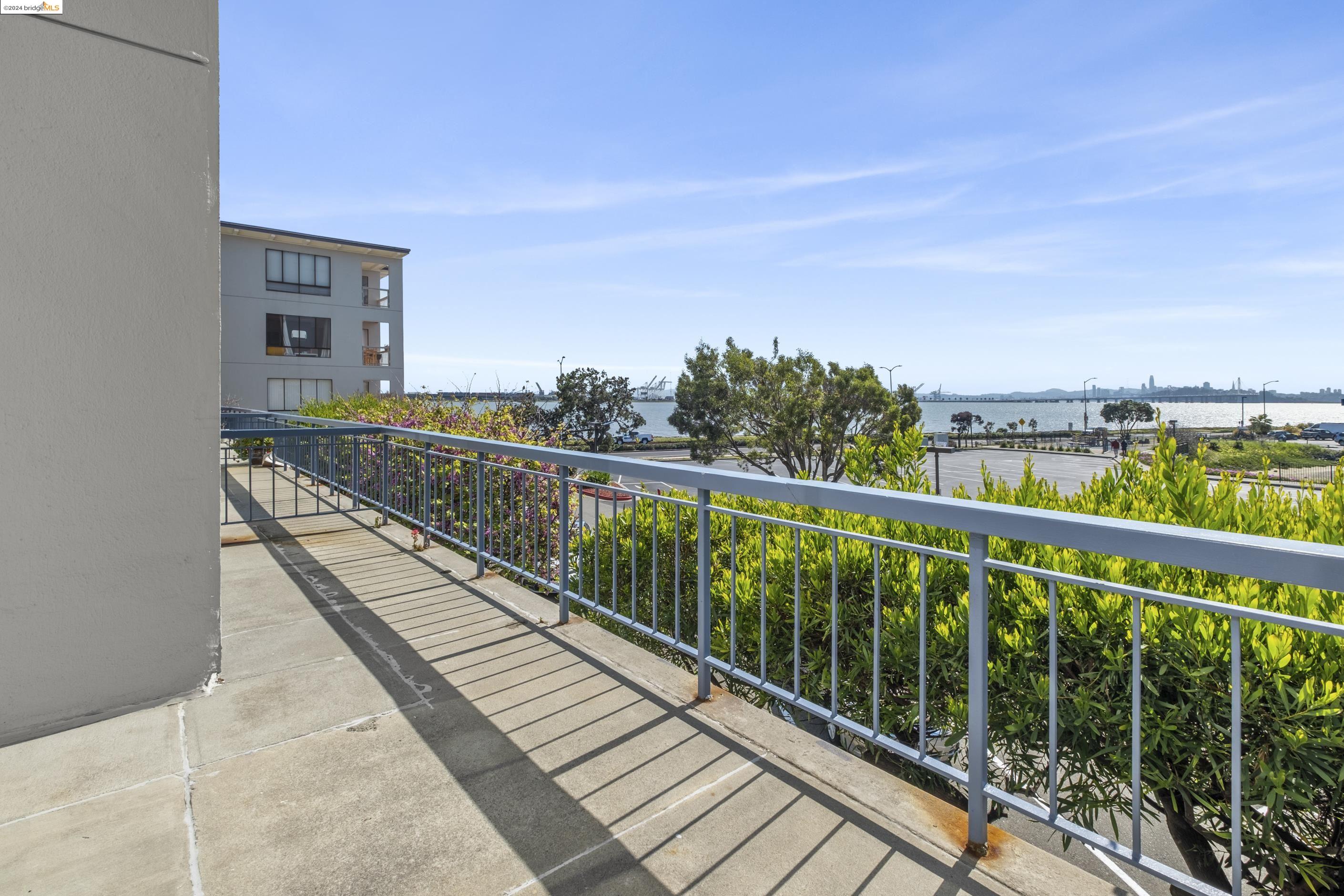 Detail Gallery Image 8 of 44 For 4 Anchor Drive #F240,  Emeryville,  CA 94608-1557 - 0 Beds | 1 Baths