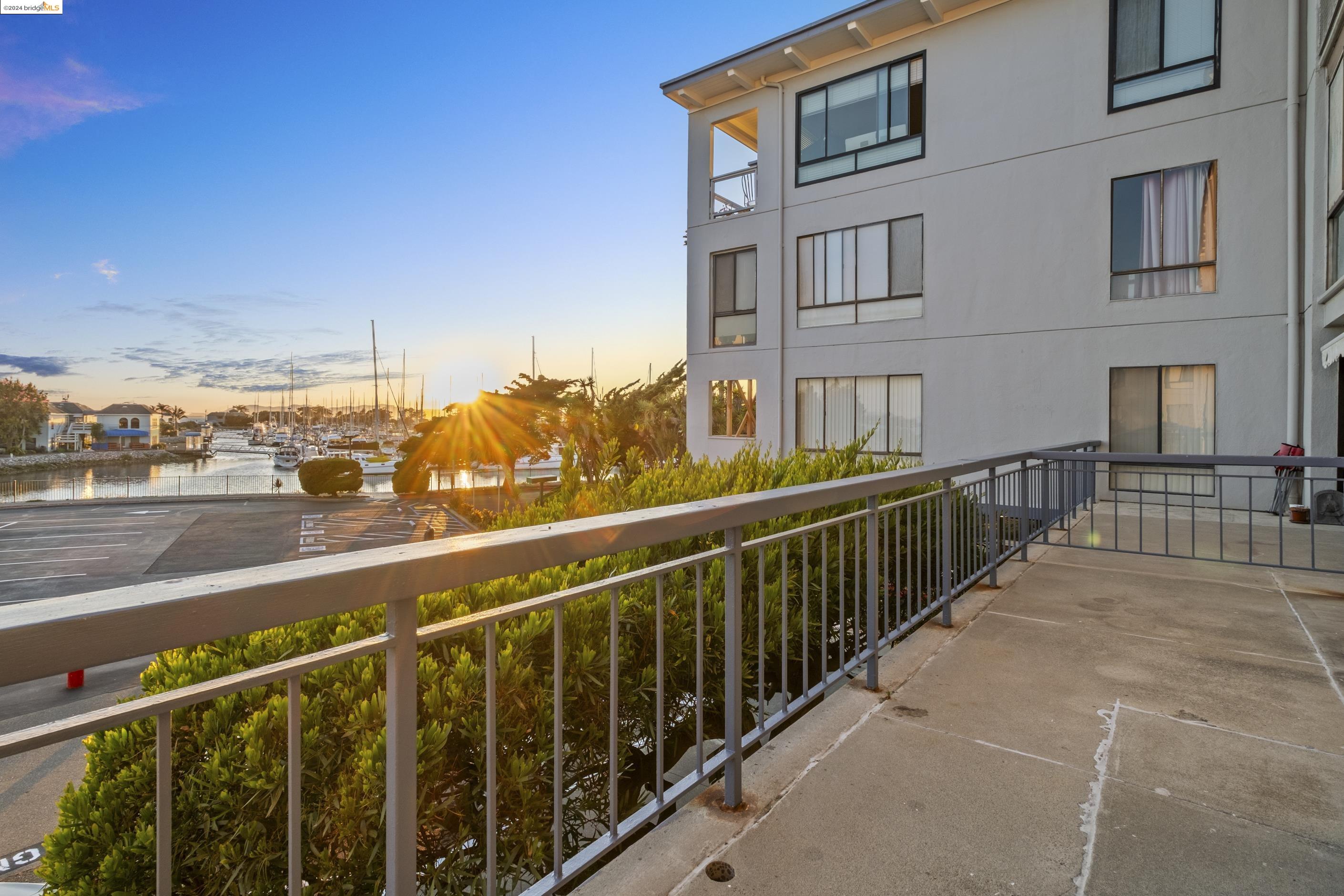Detail Gallery Image 9 of 44 For 4 Anchor Drive #F240,  Emeryville,  CA 94608-1557 - 0 Beds | 1 Baths