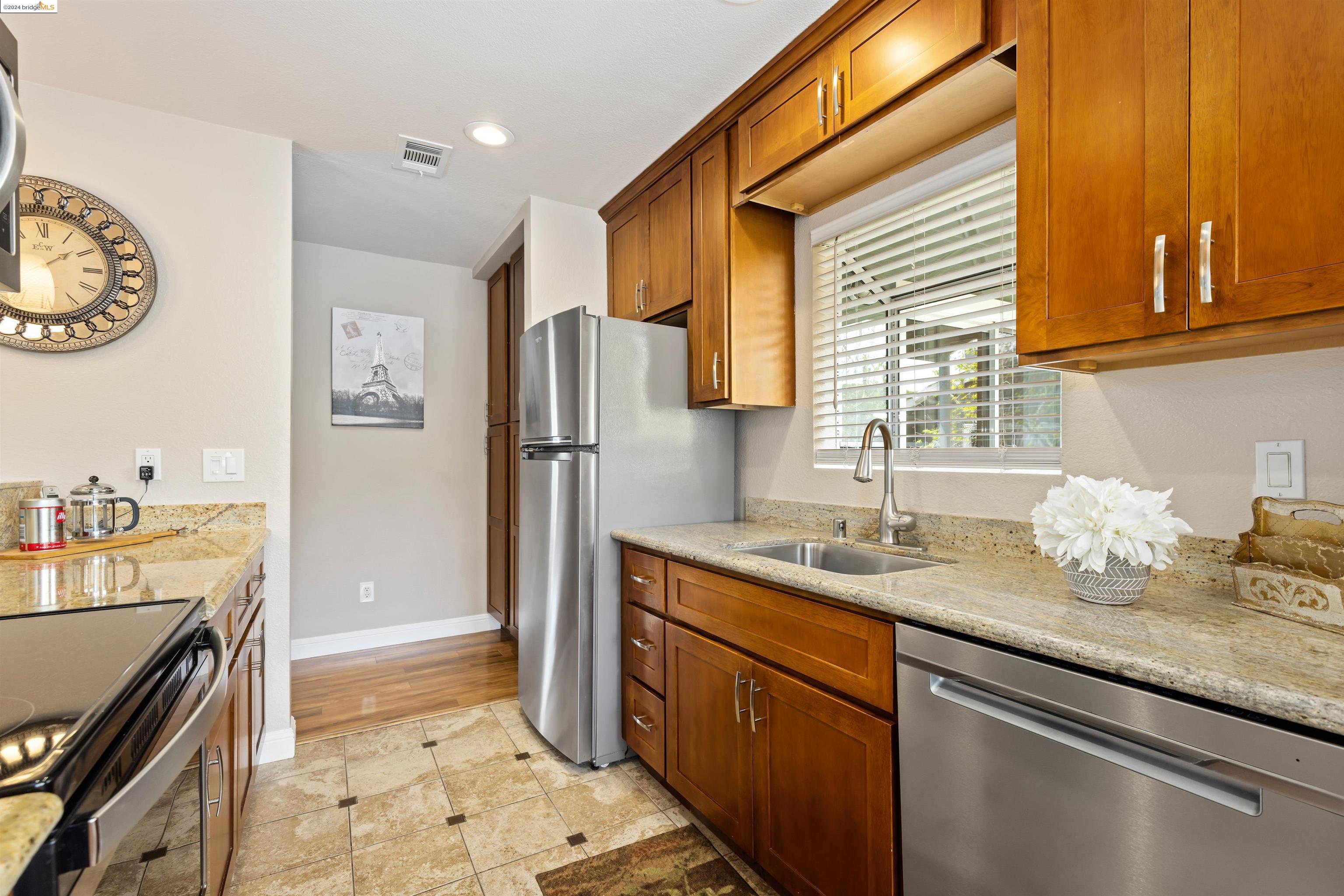 Detail Gallery Image 11 of 34 For 8150 Mountain View Dr #B,  Pleasanton,  CA 94588 - 2 Beds | 2 Baths