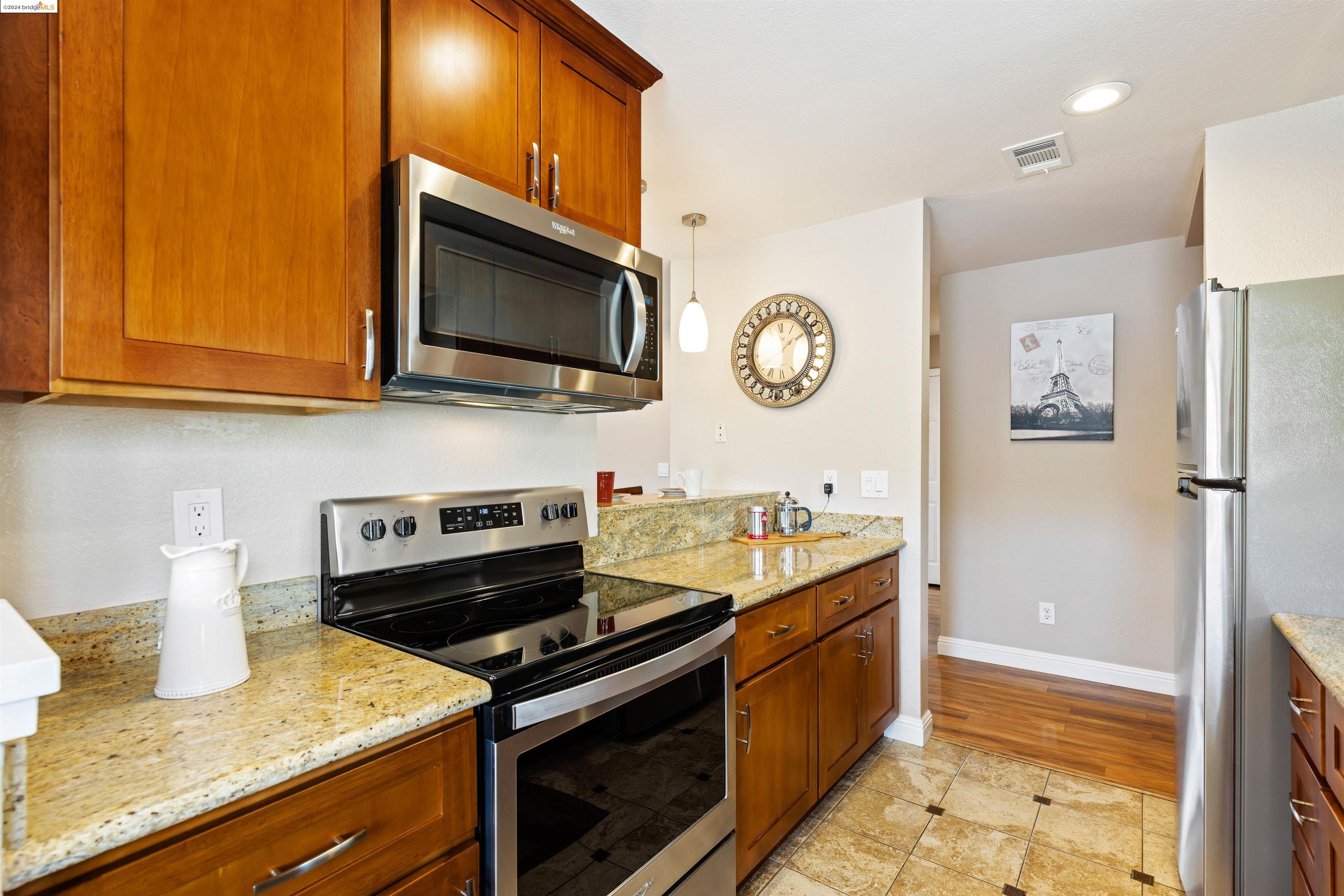 Detail Gallery Image 12 of 34 For 8150 Mountain View Dr #B,  Pleasanton,  CA 94588 - 2 Beds | 2 Baths