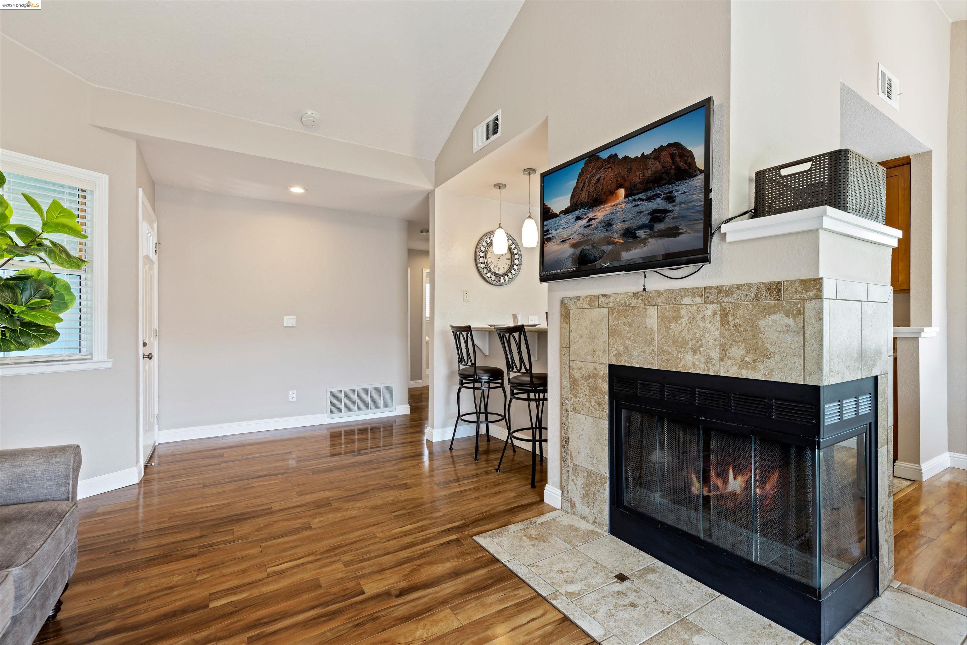 Detail Gallery Image 5 of 34 For 8150 Mountain View Dr #B,  Pleasanton,  CA 94588 - 2 Beds | 2 Baths