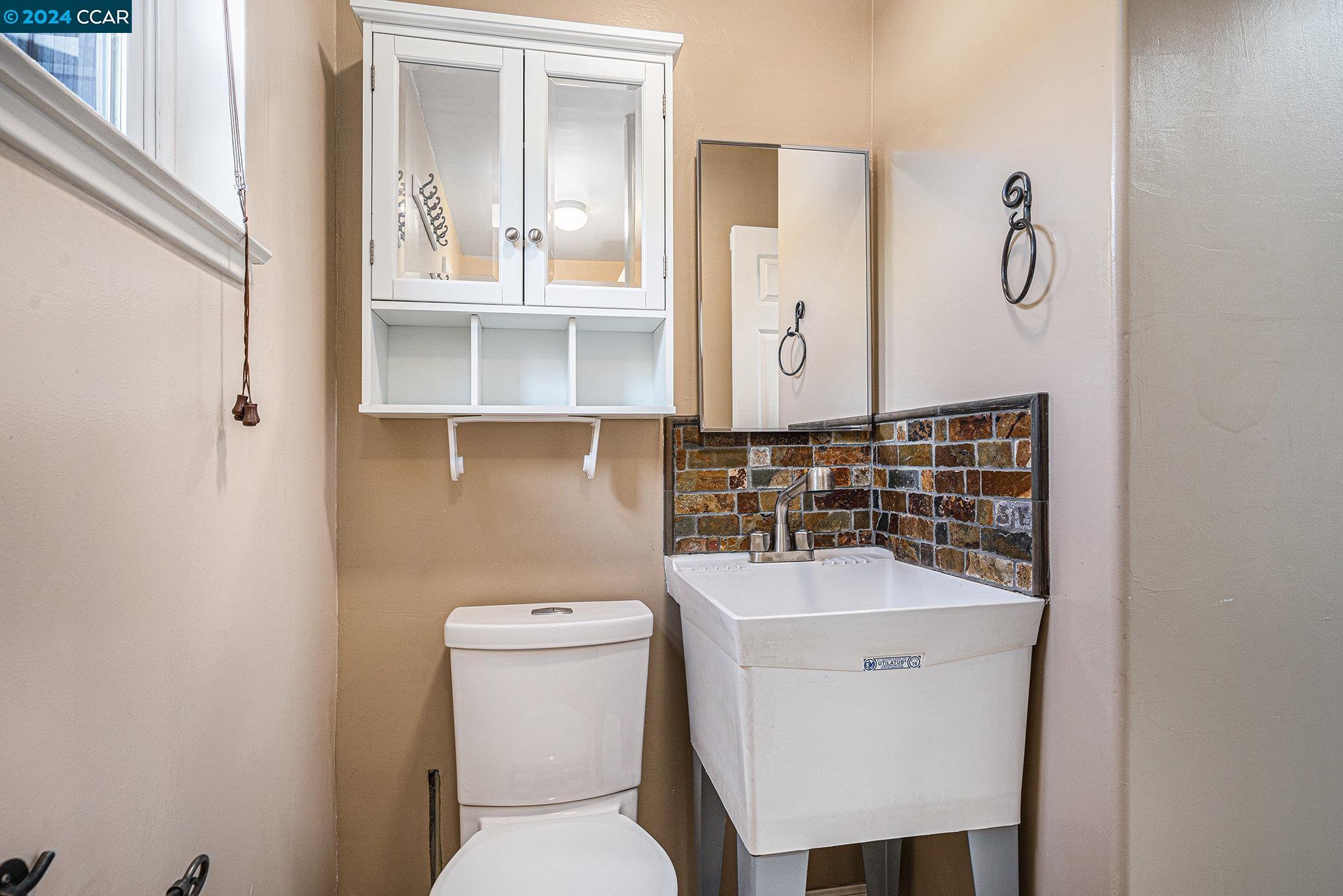 Detail Gallery Image 19 of 28 For 18414 Terry Way, Castro Valley,  CA 94546 - 3 Beds | 1/1 Baths