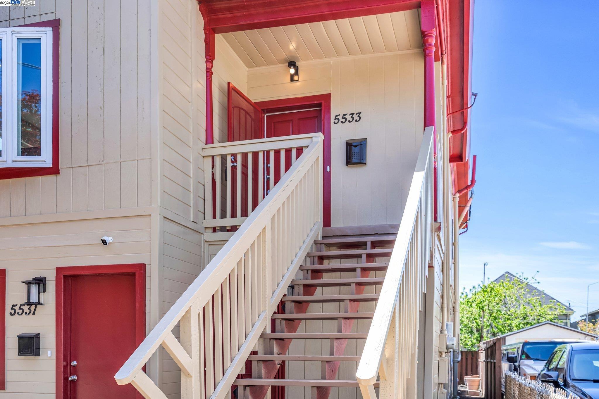 Detail Gallery Image 6 of 52 For 5531 Fremont St, Oakland,  CA 94608 - 5 Beds | 4 Baths