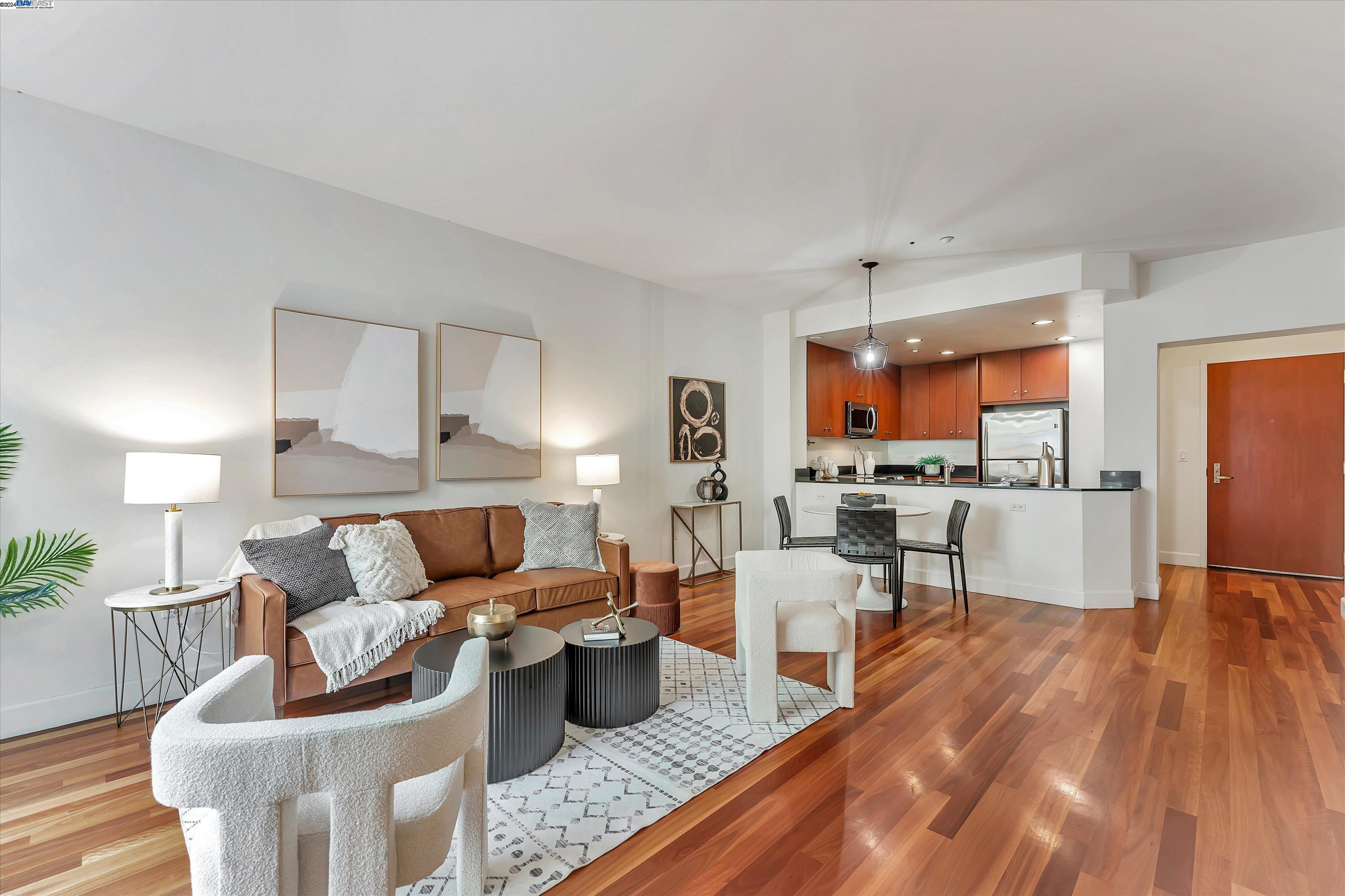 Detail Gallery Image 3 of 34 For 585 9th St #336,  Oakland,  CA 94607 - 2 Beds | 2 Baths