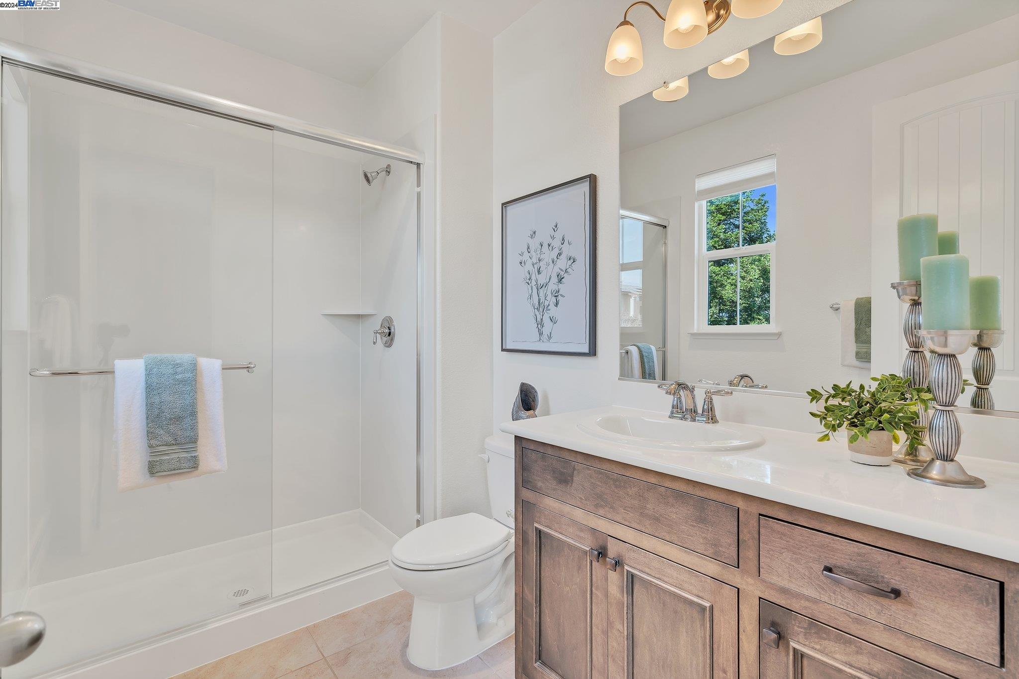Detail Gallery Image 31 of 57 For 13643 Campus Dr, Oakland,  CA 94605 - 4 Beds | 4/1 Baths