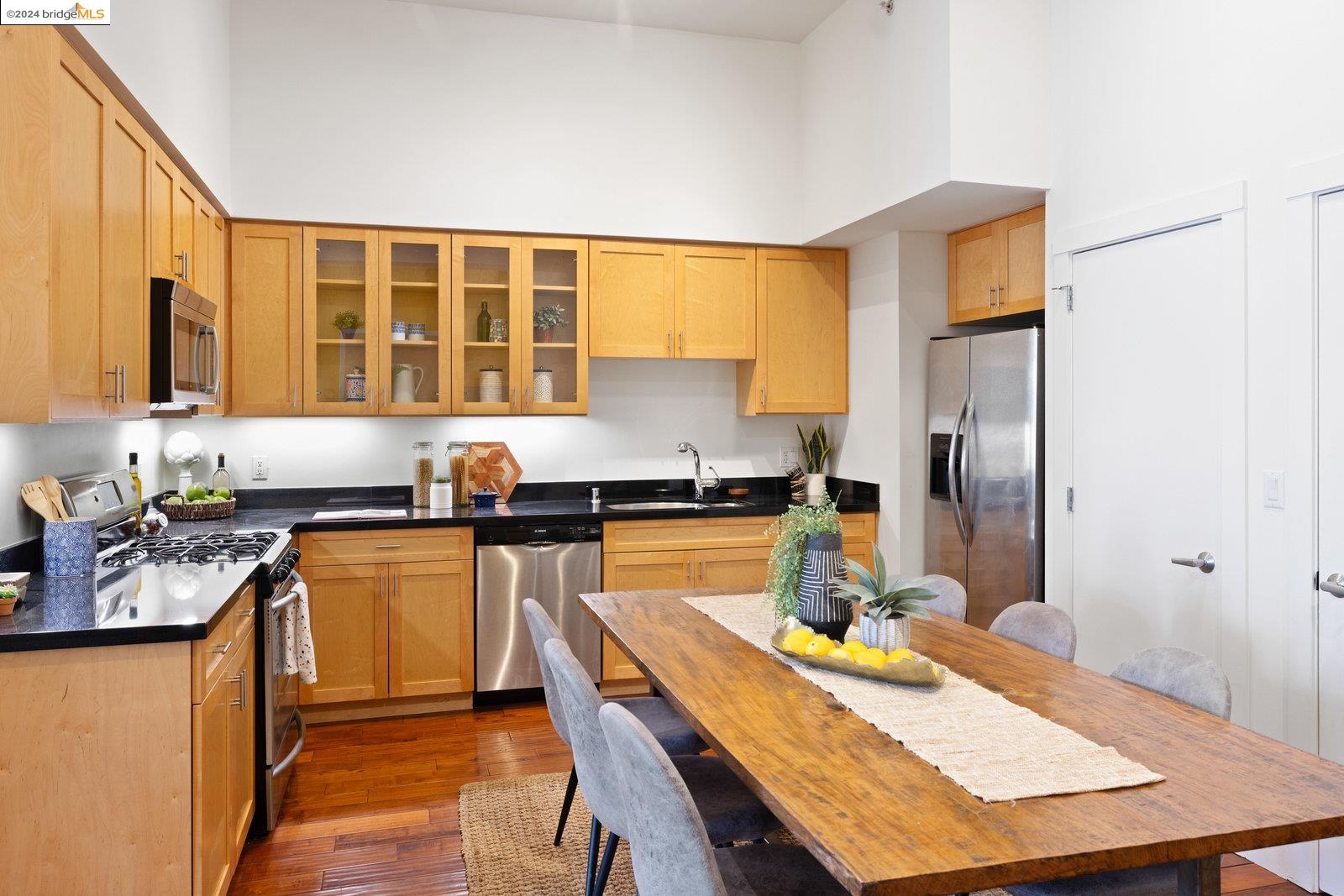 Detail Gallery Image 7 of 16 For 1755 Broadway #31,  Oakland,  CA 94612 - 1 Beds | 1 Baths