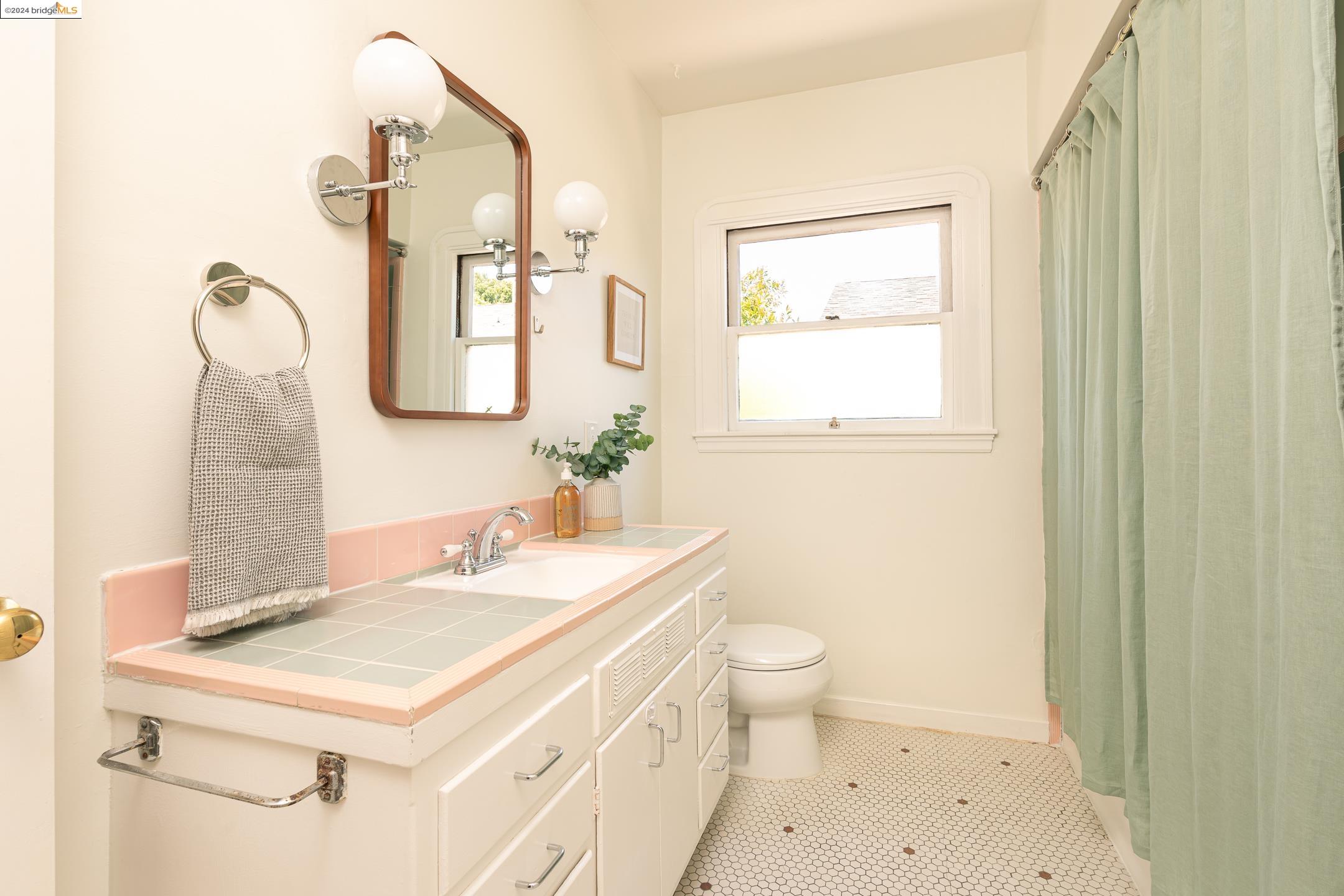 Detail Gallery Image 18 of 40 For 326 W Broadmoor Blvd, San Leandro,  CA 94577 - 3 Beds | 1 Baths