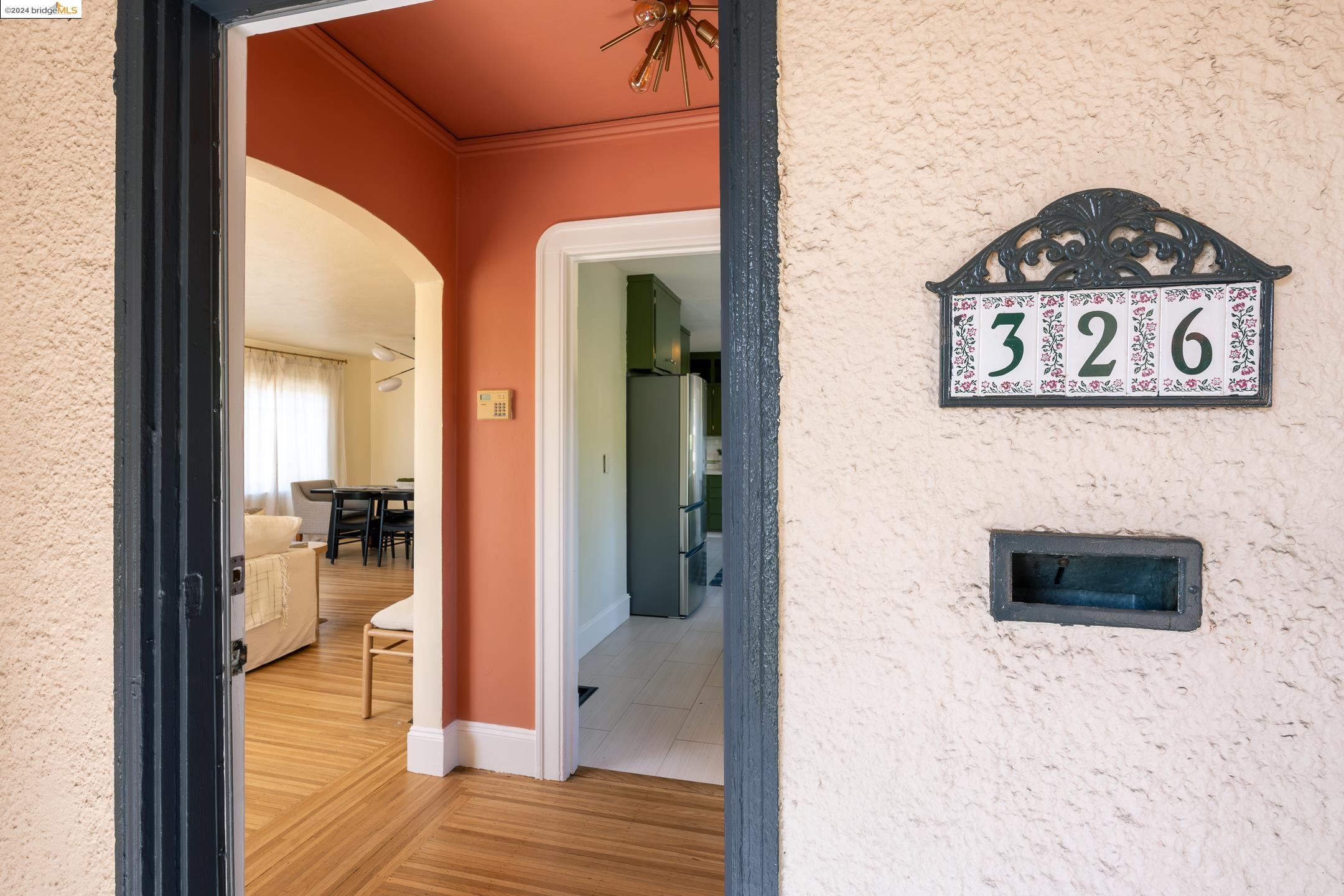 Detail Gallery Image 4 of 40 For 326 W Broadmoor Blvd, San Leandro,  CA 94577 - 3 Beds | 1 Baths