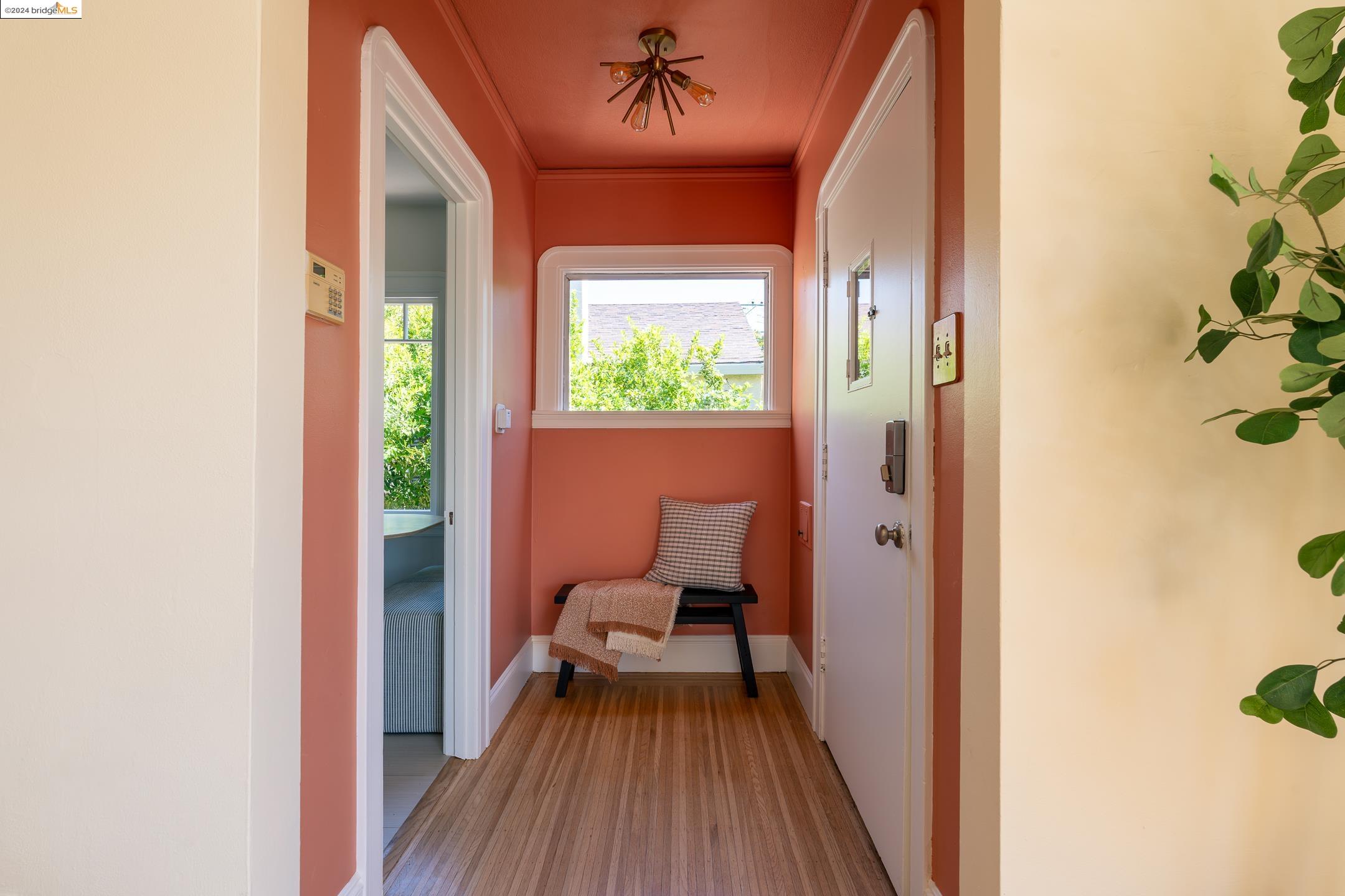 Detail Gallery Image 5 of 40 For 326 W Broadmoor Blvd, San Leandro,  CA 94577 - 3 Beds | 1 Baths