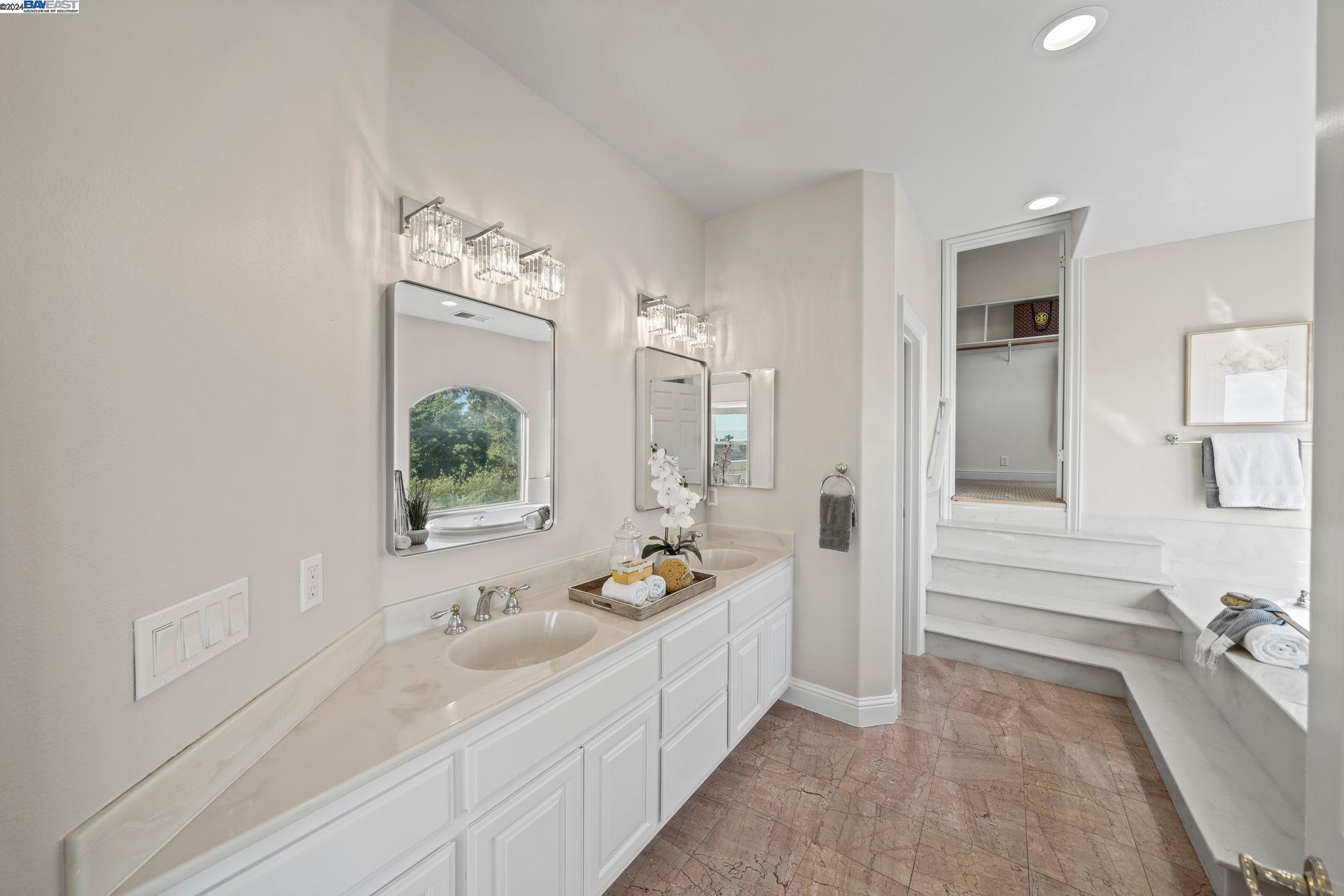 Detail Gallery Image 28 of 58 For 1585 Vinehill Circle, Fremont,  CA 94539 - 5 Beds | 5/1 Baths