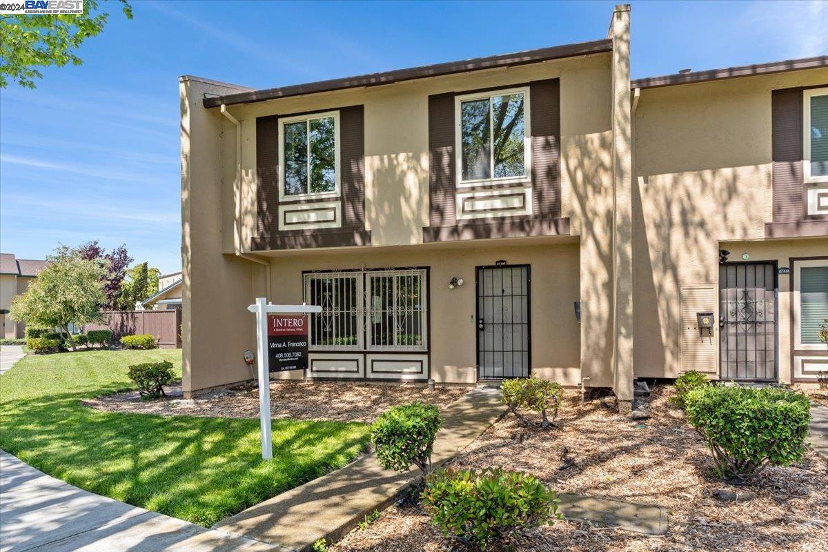 Detail Gallery Image 1 of 34 For 27340 Marigold Court, Hayward,  CA 94545 - 4 Beds | 2/1 Baths