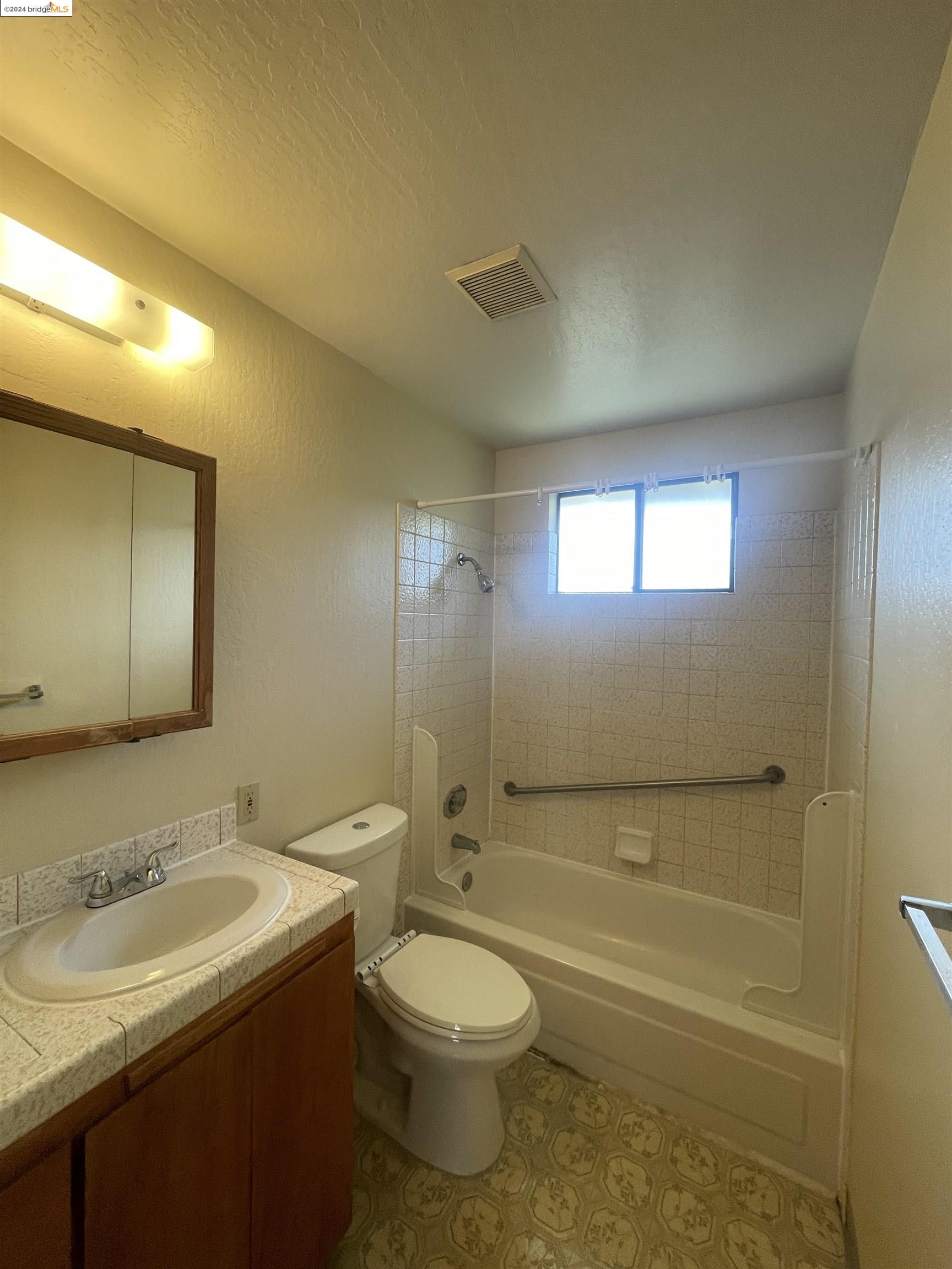 Detail Gallery Image 15 of 18 For 9845 B St, Oakland,  CA 94603 - – Beds | – Baths