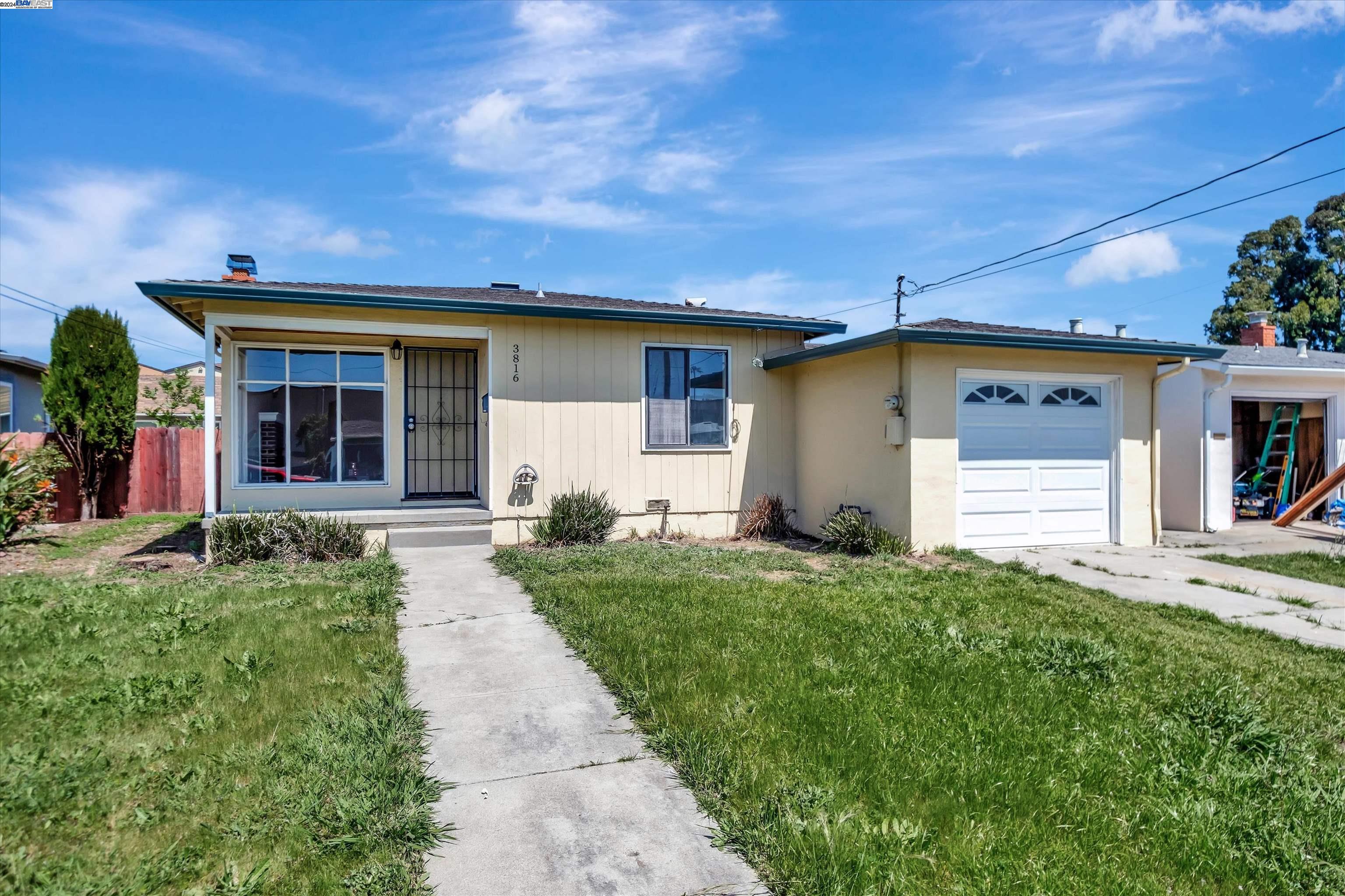 Detail Gallery Image 1 of 22 For 3816 Vincent Ct, Castro Valley,  CA 94546 - 3 Beds | 1 Baths