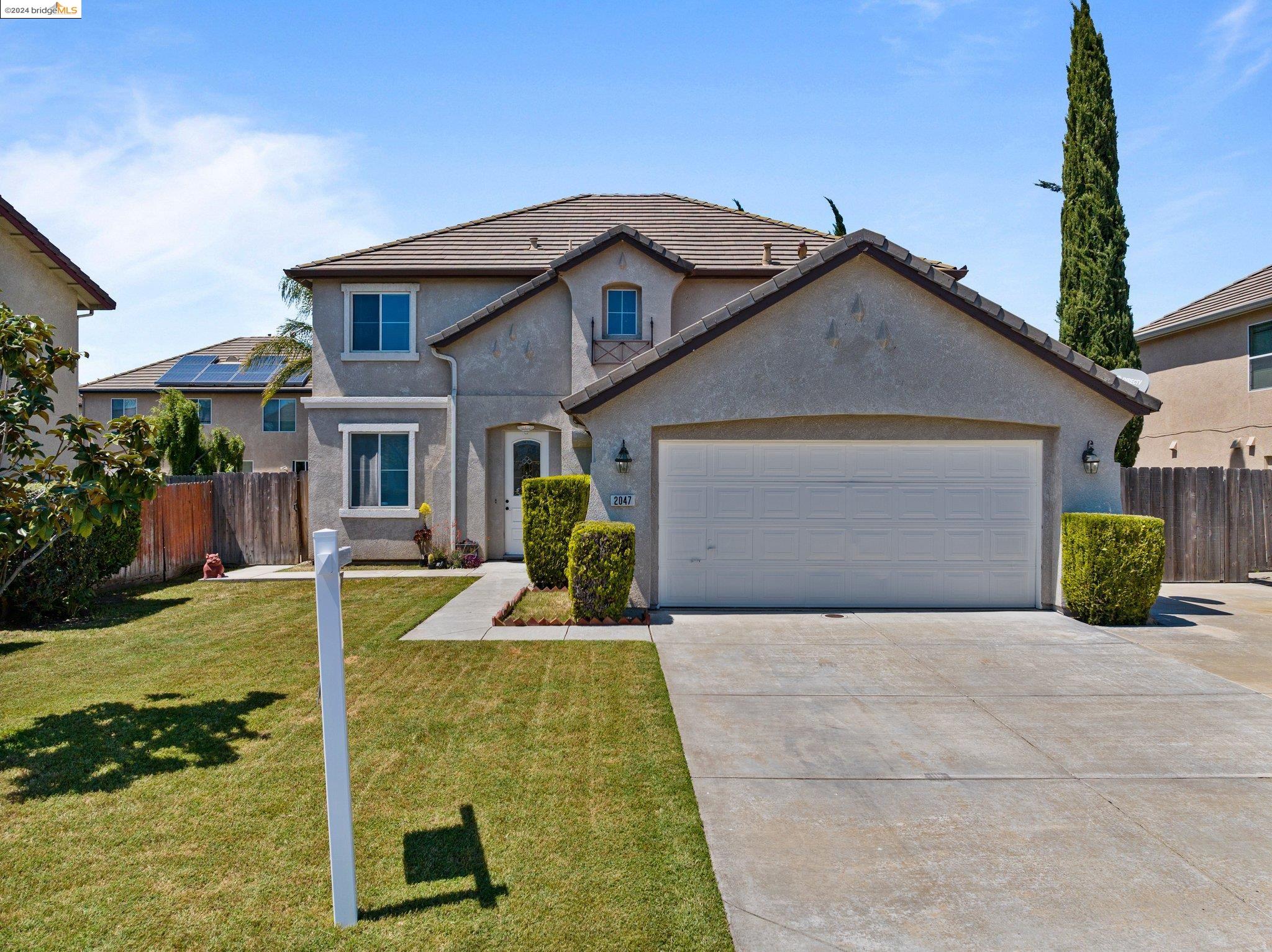 Detail Gallery Image 2 of 60 For 2047 Pasado Ave, Manteca,  CA 95336 - 4 Beds | 2/1 Baths