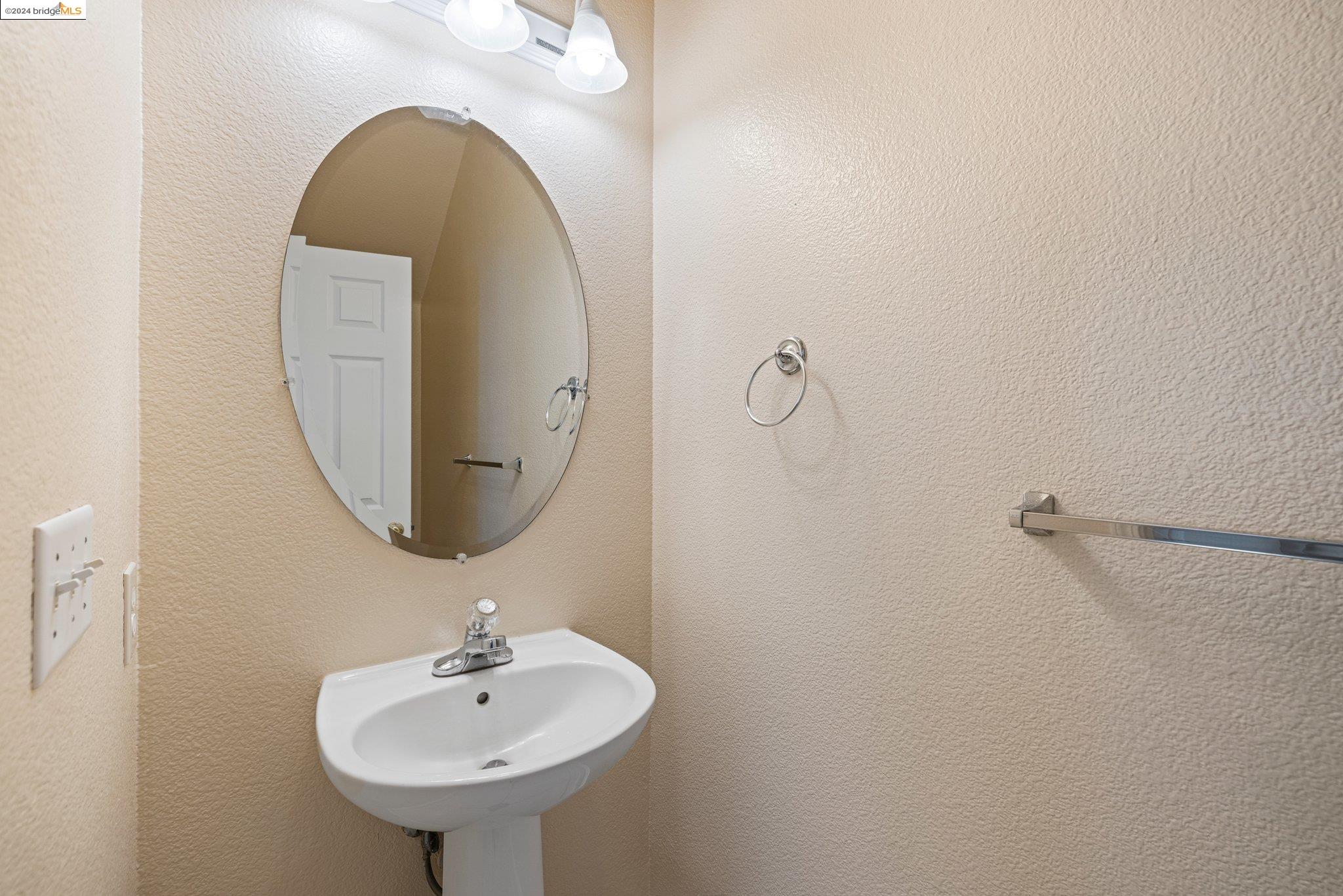 Detail Gallery Image 13 of 60 For 2047 Pasado Ave, Manteca,  CA 95336 - 4 Beds | 2/1 Baths