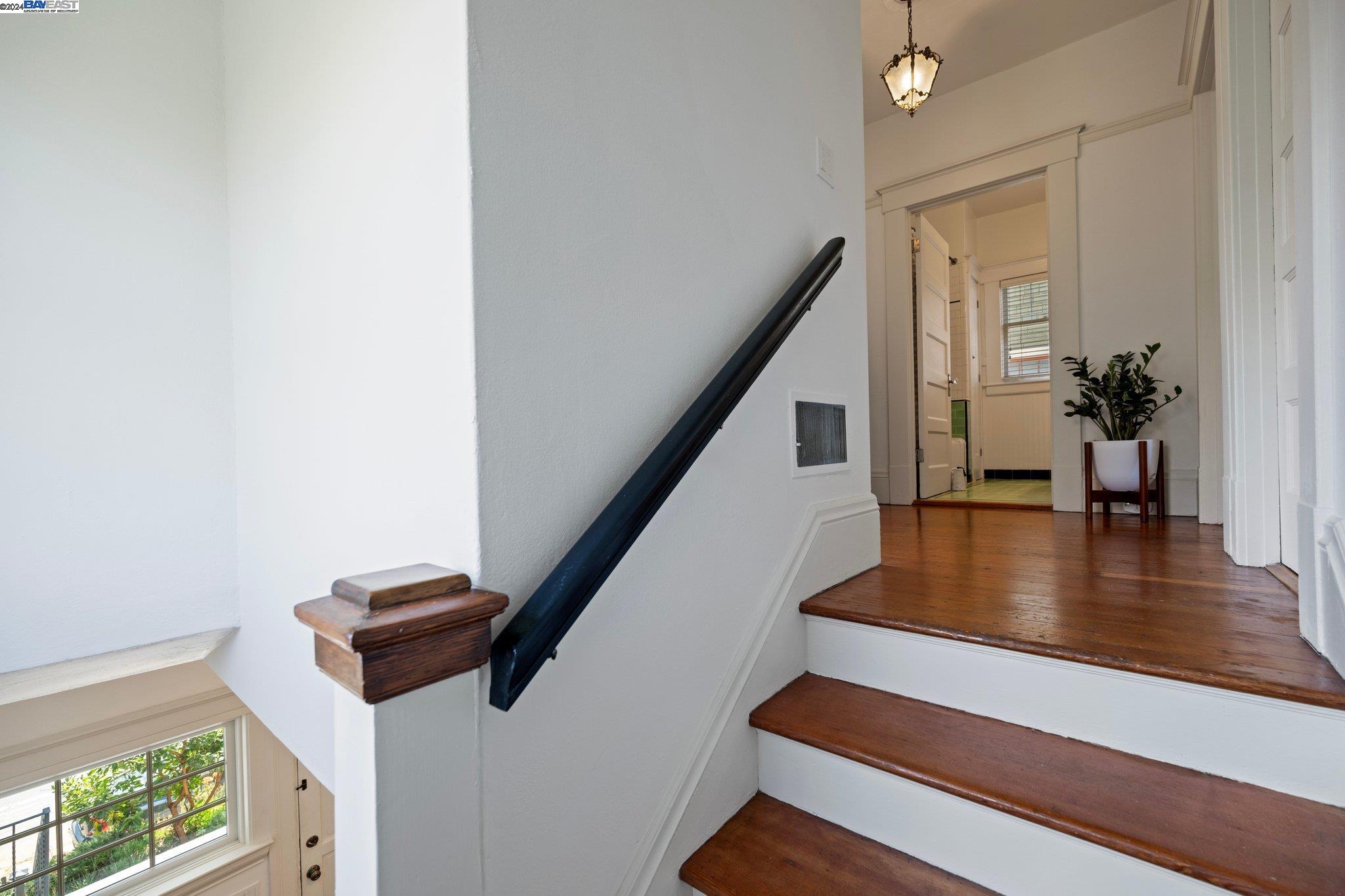 Detail Gallery Image 30 of 54 For 2927 Harrison St, Oakland,  CA 94611 - 3 Beds | 2 Baths