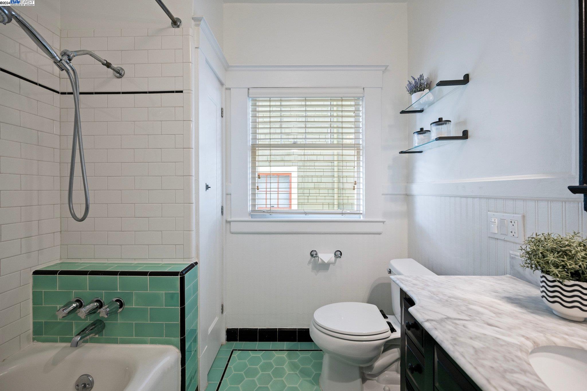 Detail Gallery Image 38 of 54 For 2927 Harrison St, Oakland,  CA 94611 - 3 Beds | 2 Baths