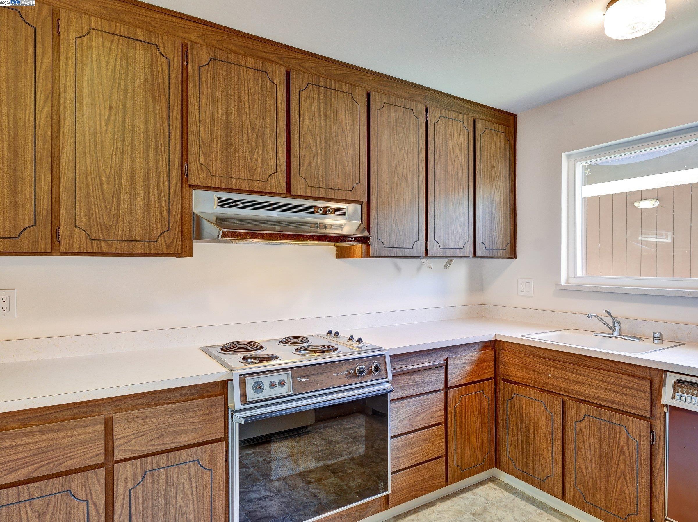Detail Gallery Image 7 of 18 For 14739 Harold Ave, San Leandro,  CA 94578-4404 - 2 Beds | 2 Baths