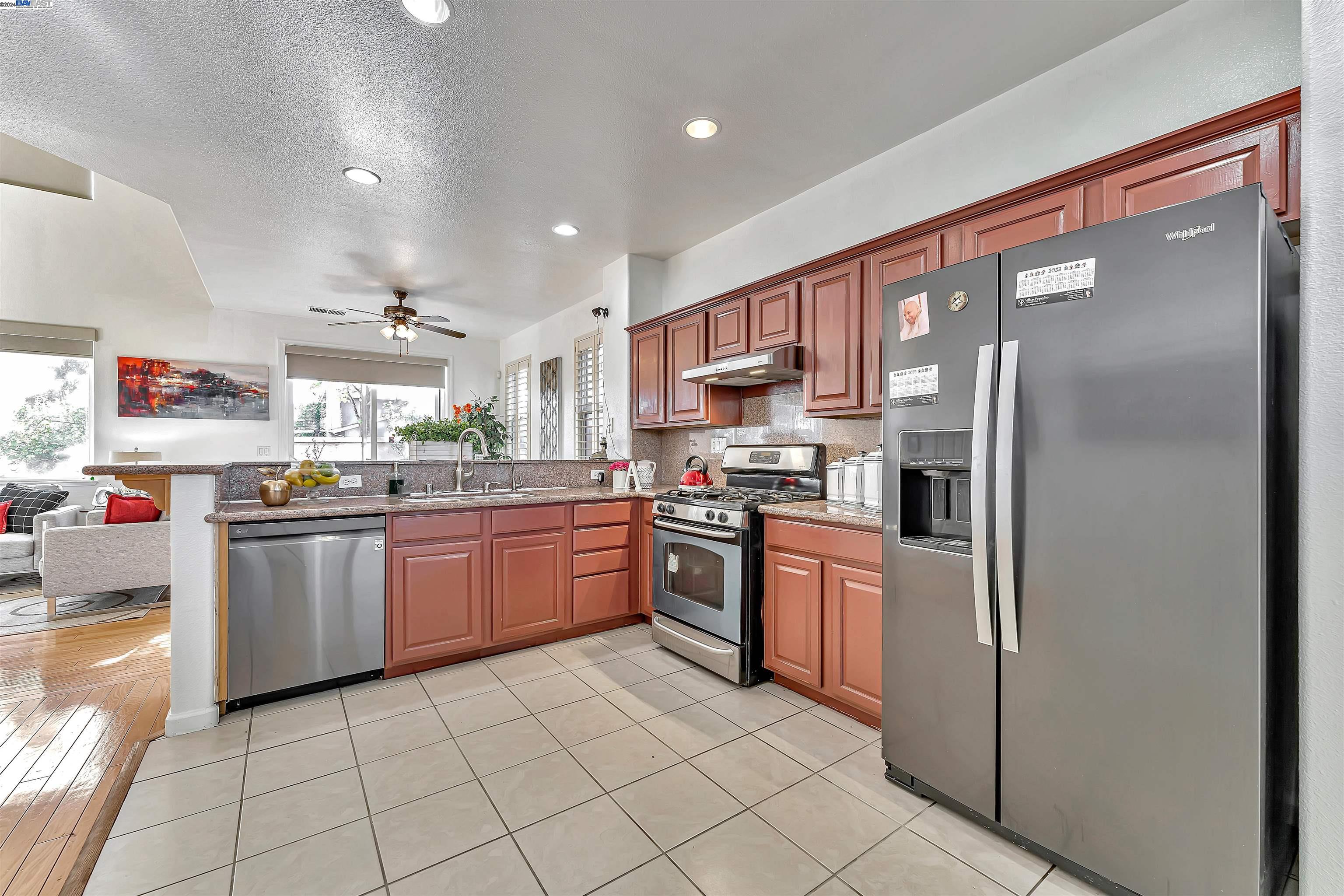 Detail Gallery Image 13 of 56 For 15563 Ronconi Dr, San Lorenzo,  CA 94580 - 3 Beds | 2/1 Baths