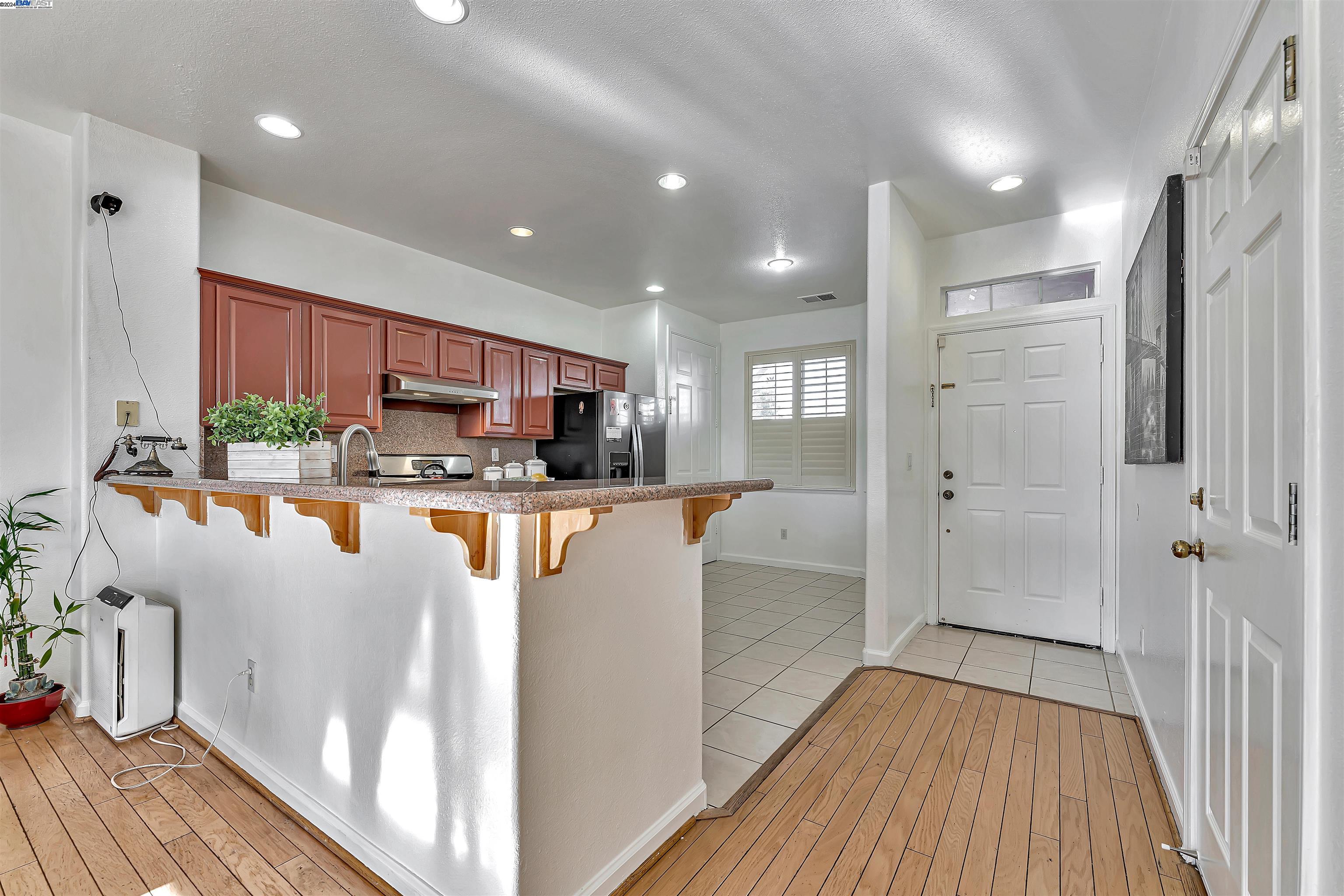 Detail Gallery Image 17 of 56 For 15563 Ronconi Dr, San Lorenzo,  CA 94580 - 3 Beds | 2/1 Baths