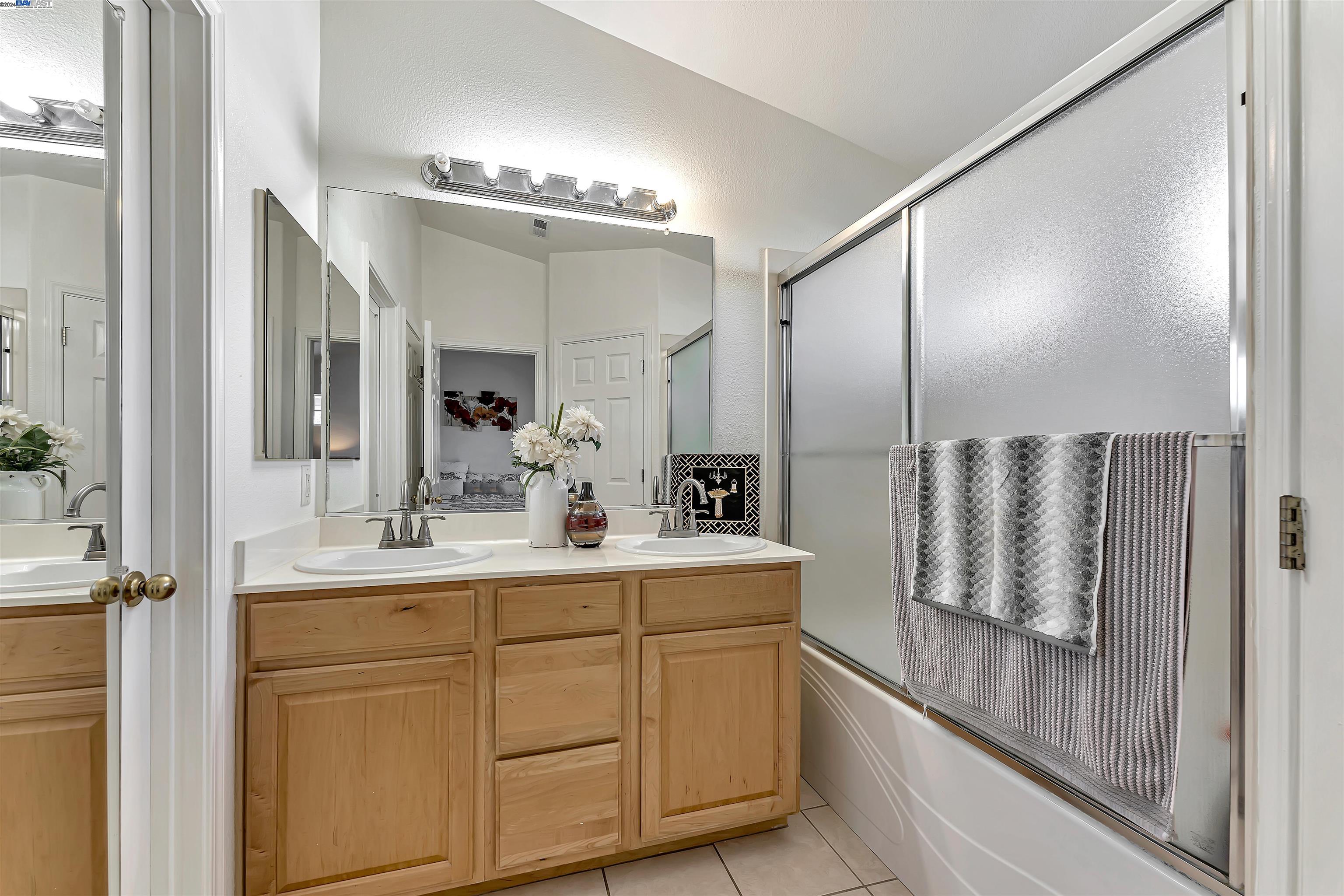 Detail Gallery Image 33 of 56 For 15563 Ronconi Dr, San Lorenzo,  CA 94580 - 3 Beds | 2/1 Baths