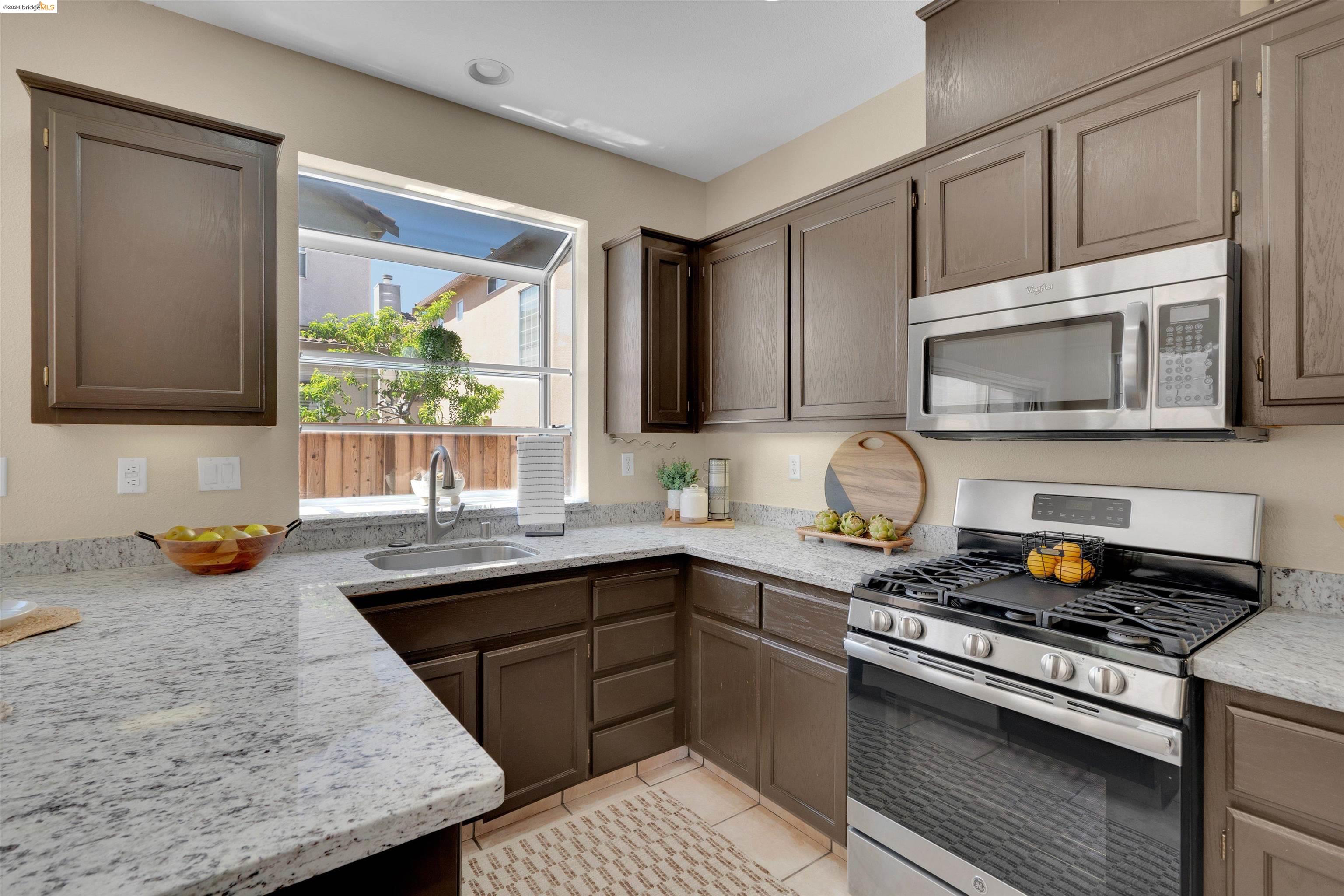 Detail Gallery Image 13 of 28 For 2235 Black Sooter Ct, San Leandro,  CA 94578 - 4 Beds | 2/1 Baths