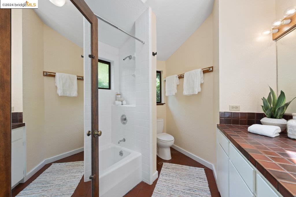 Detail Gallery Image 28 of 59 For 6339 Pinehaven Rd, Oakland,  CA 94611 - 2 Beds | 2 Baths